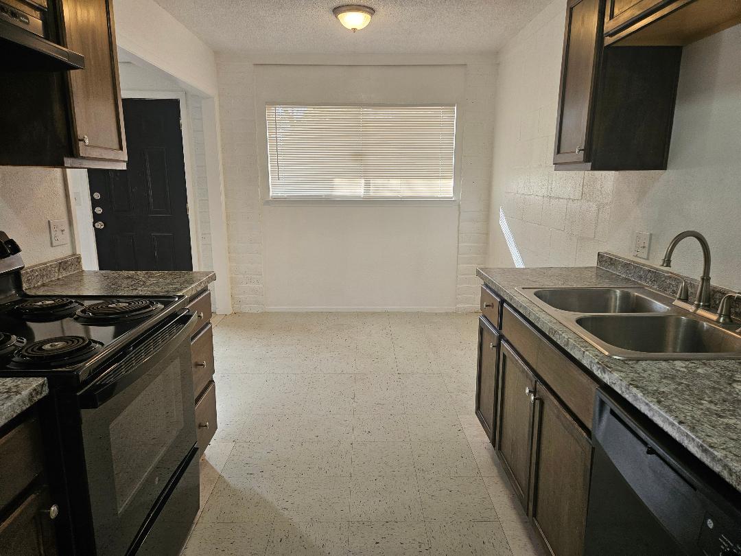 410 E 9th St # C, Elgin, TX 78621