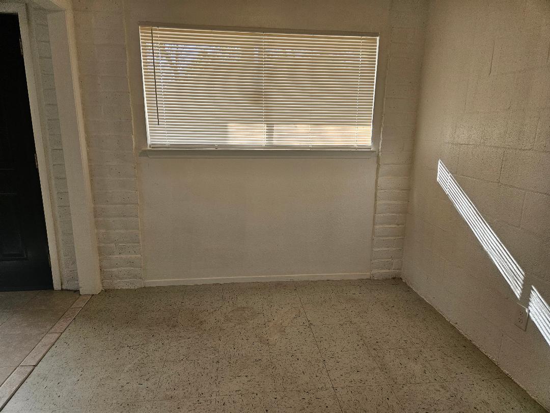 410 E 9th St # C, Elgin, TX 78621