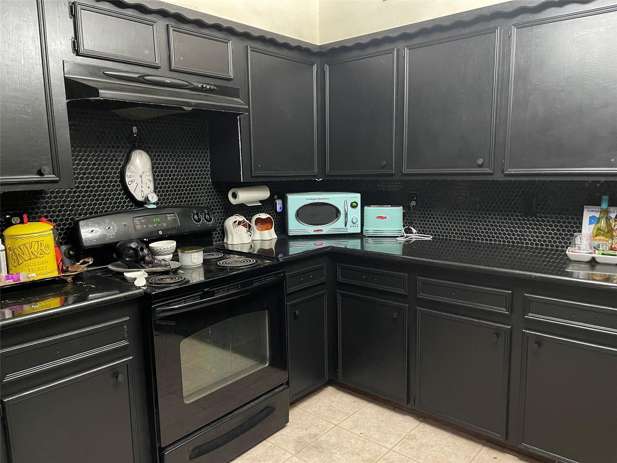 10806 West Lakeview Dr, Jonestown, TX 78645