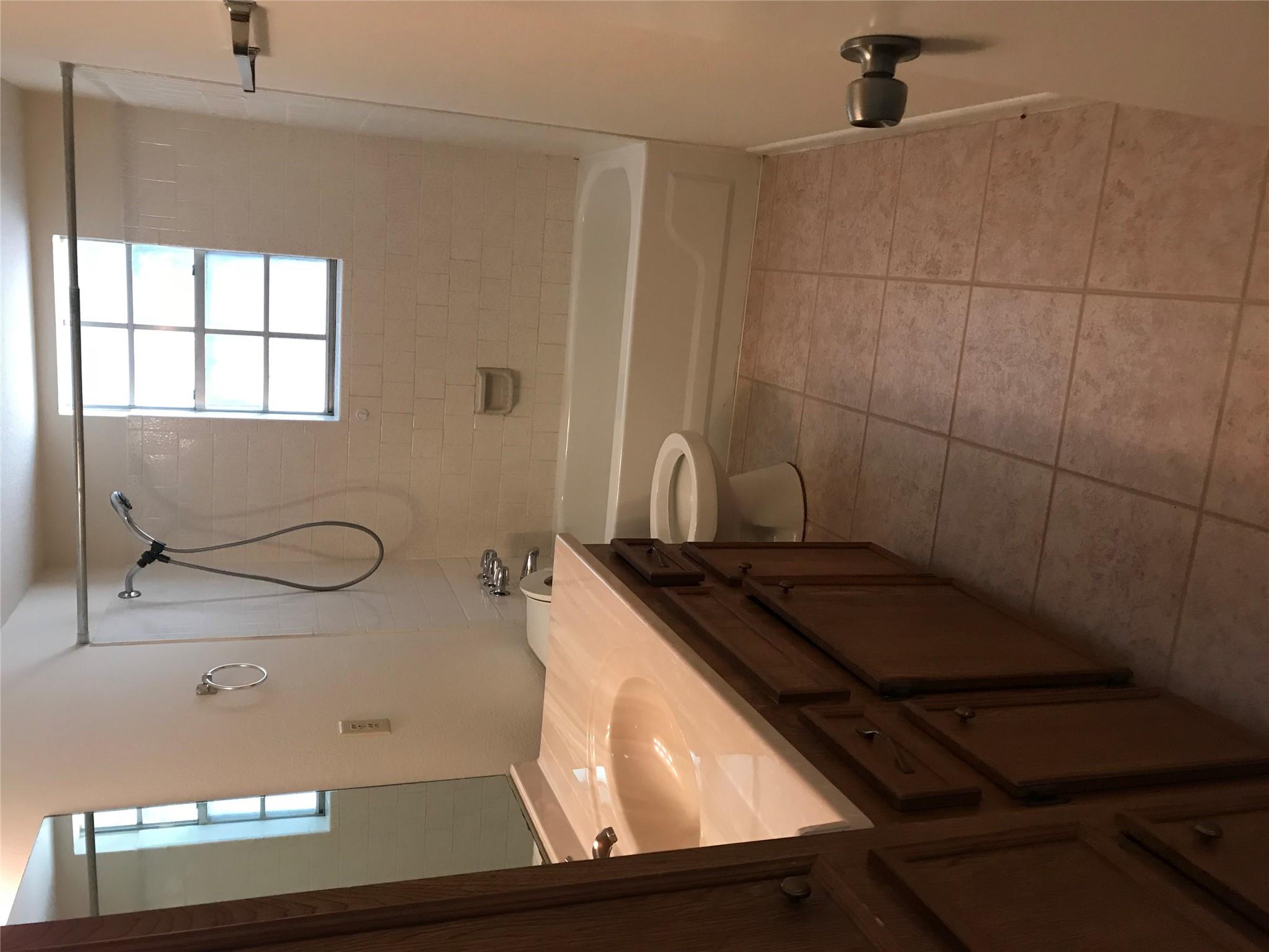 10806 West Lakeview Dr, Jonestown, TX 78645