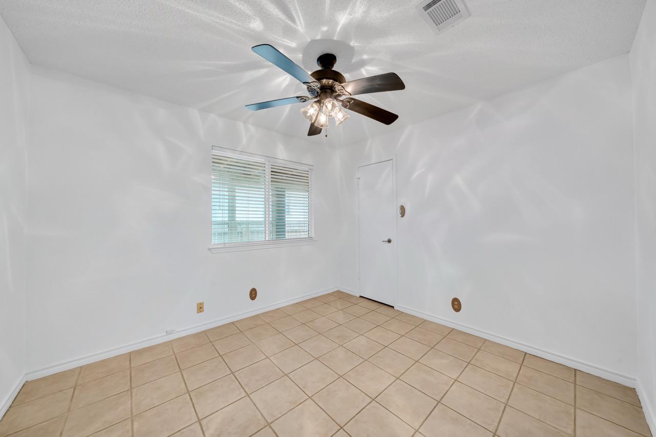 1133 Lago Vista St, San Marcos, TX 78666