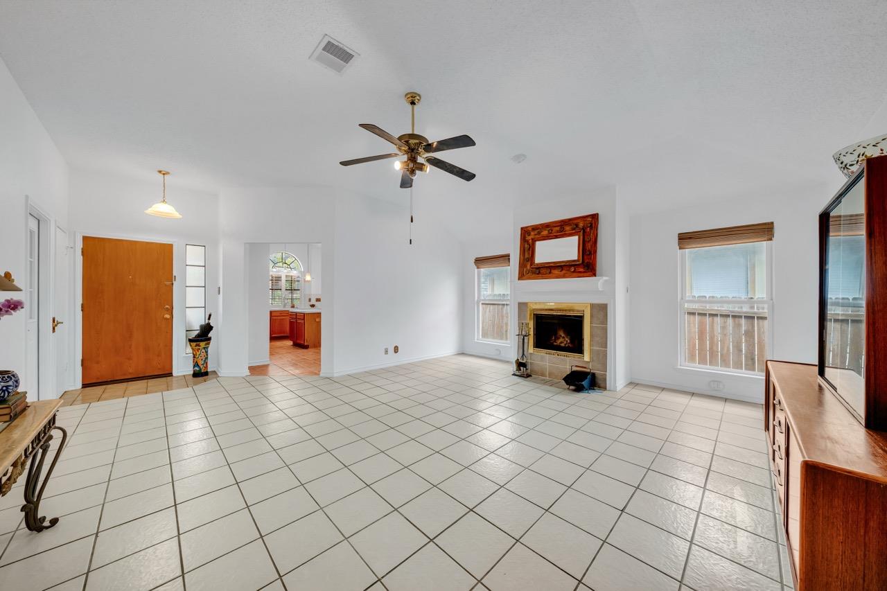 1133 Lago Vista St, San Marcos, TX 78666