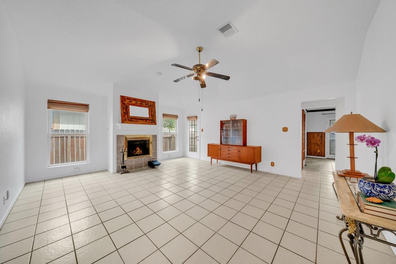 1133 Lago Vista St, San Marcos, TX 78666