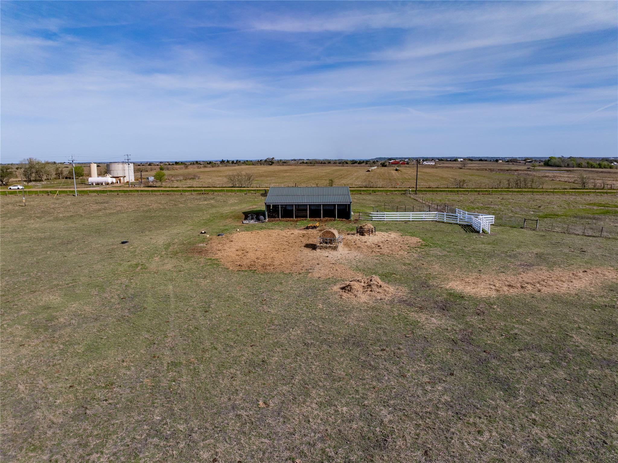 555 Knape Rd, La Grange, TX 78945