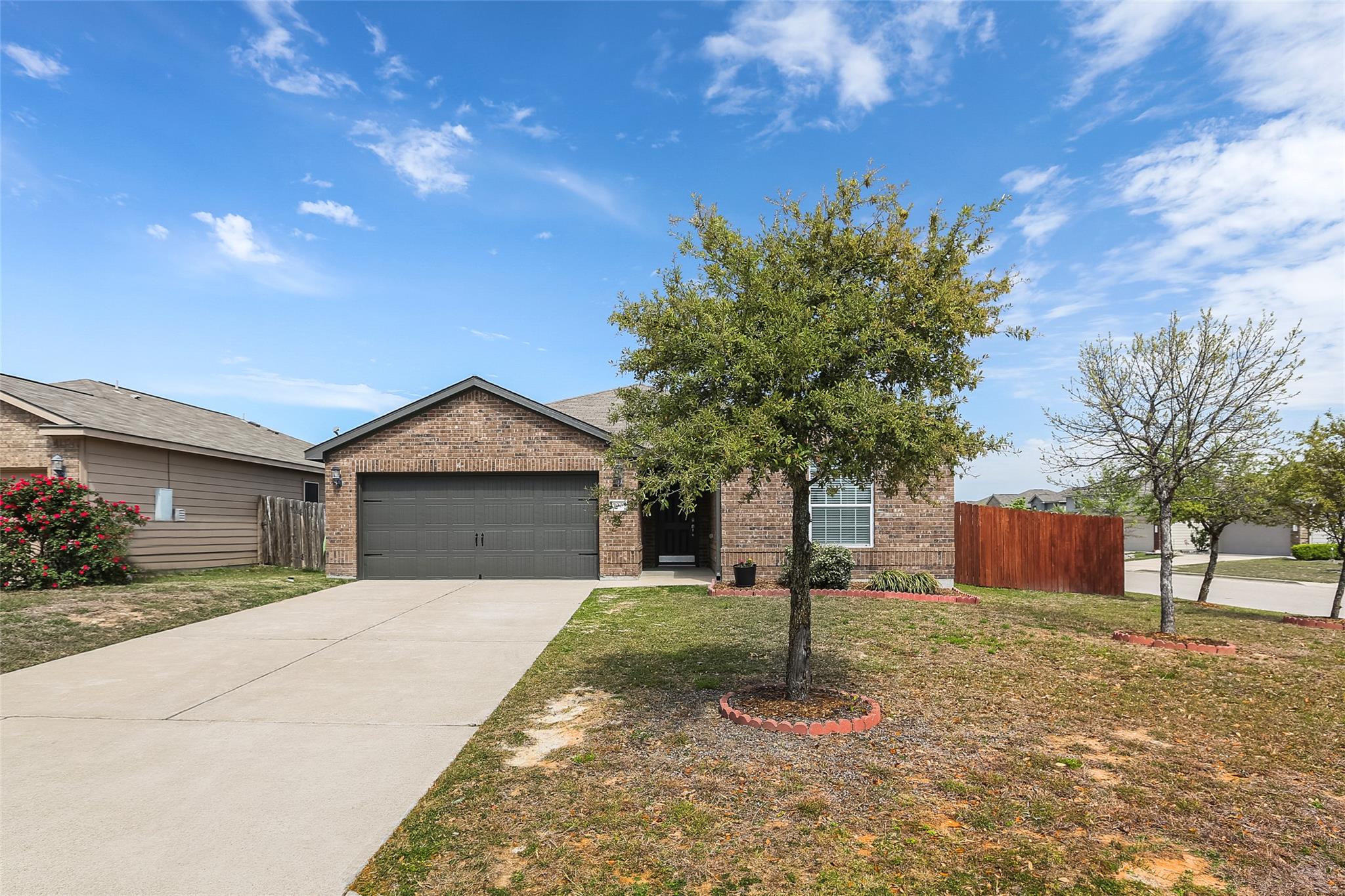 100 Robertson Ln, Jarrell, TX 76537