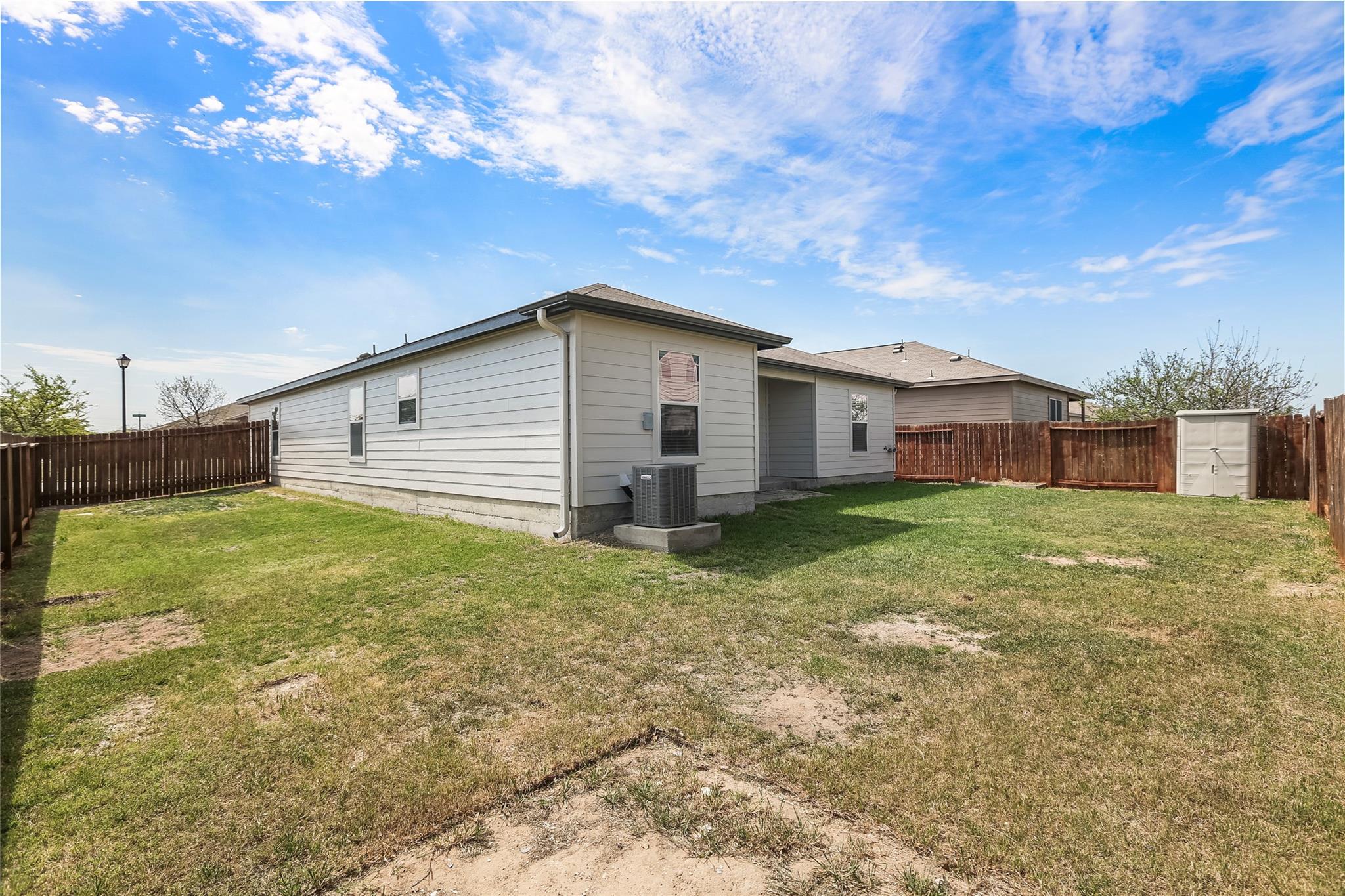 100 Robertson Ln, Jarrell, TX 76537