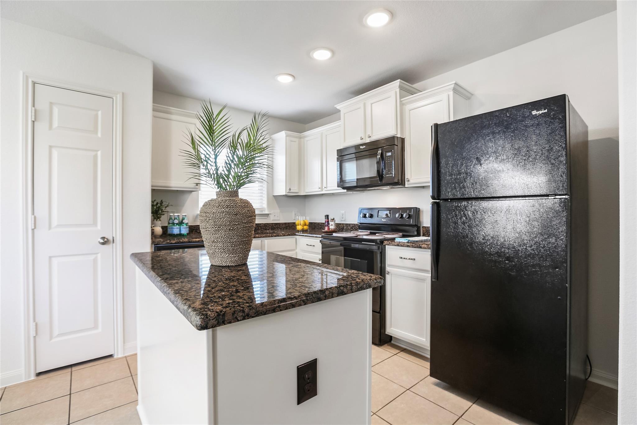 100 Robertson Ln, Jarrell, TX 76537