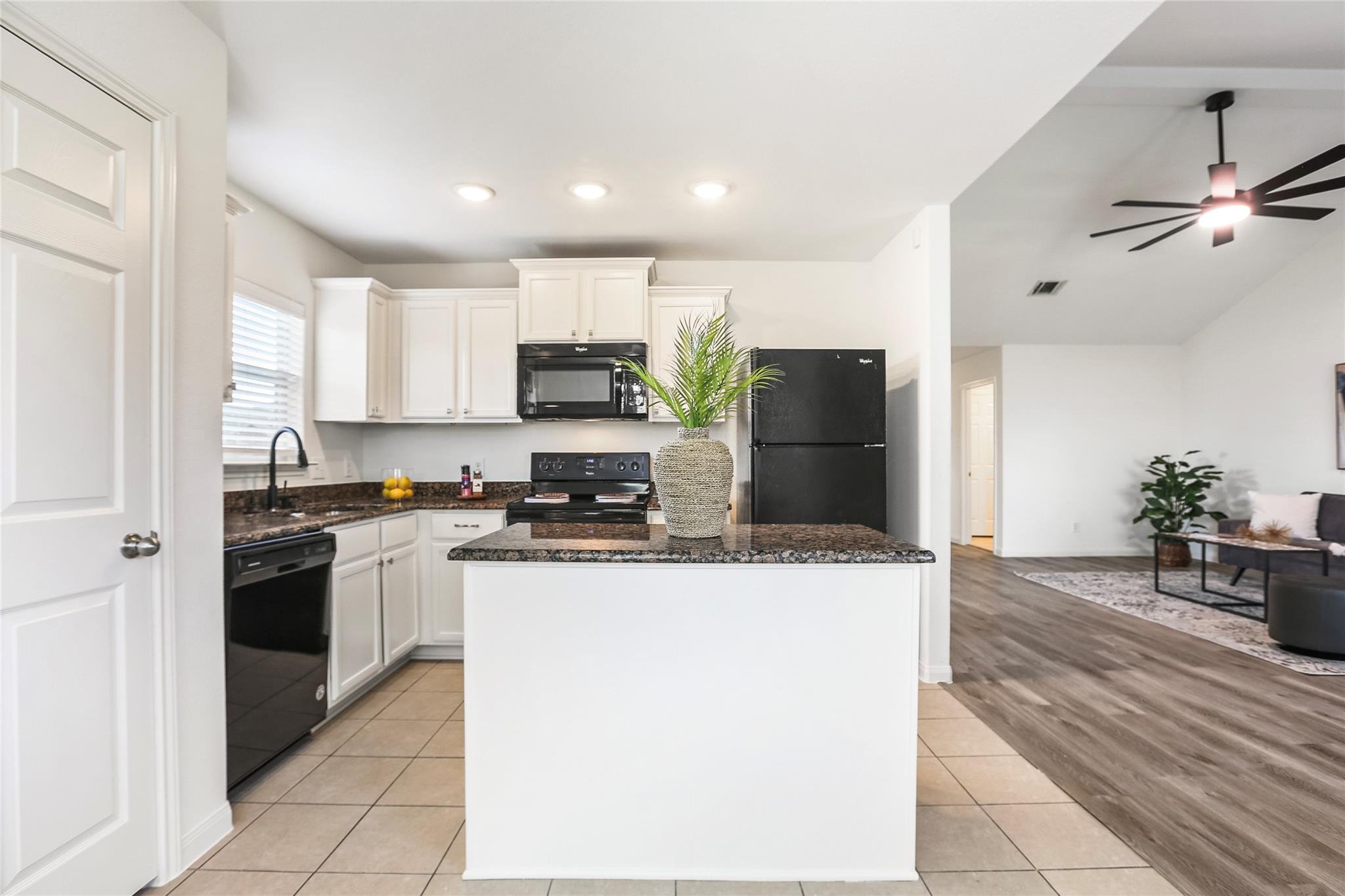 100 Robertson Ln, Jarrell, TX 76537