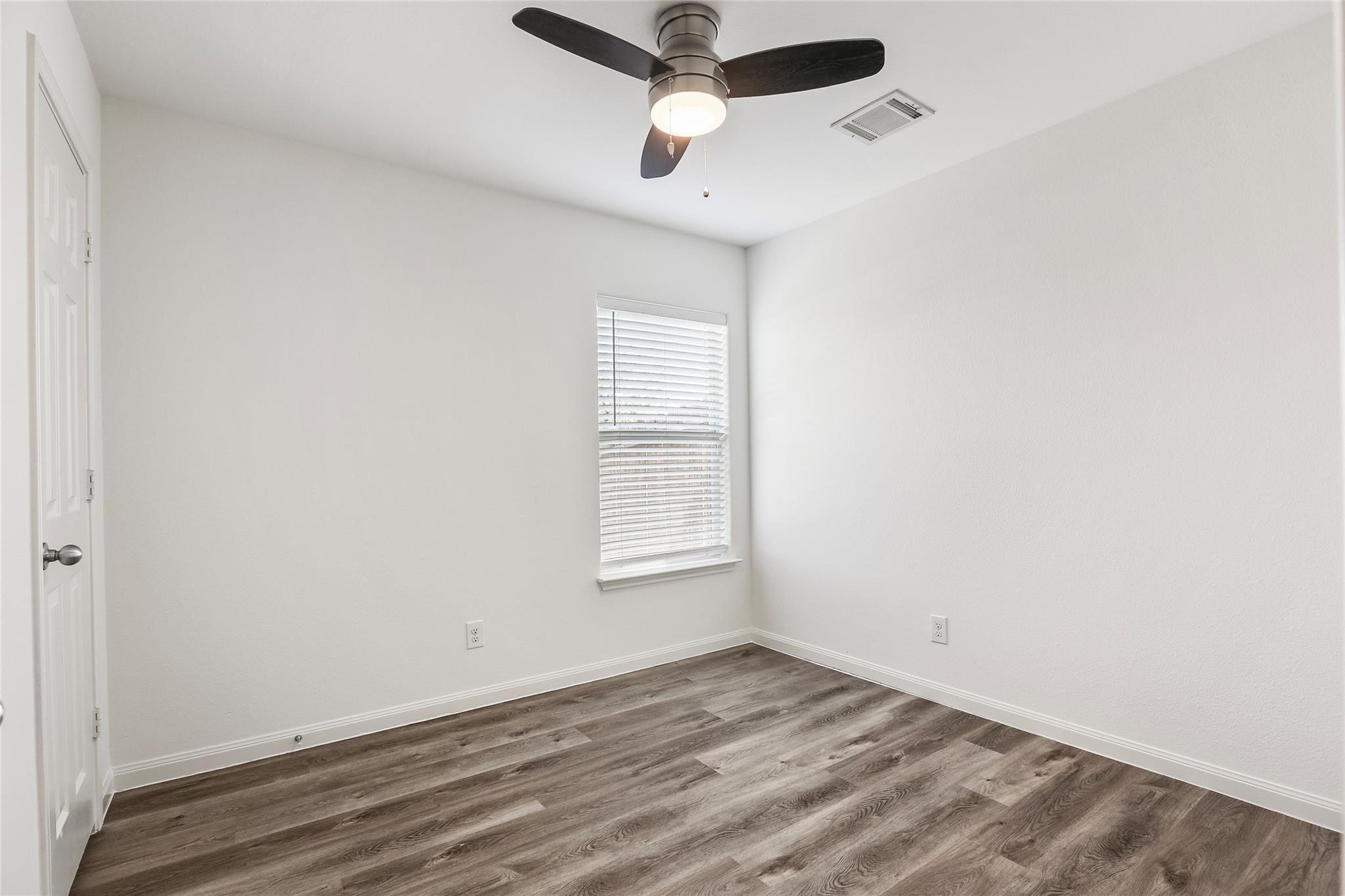 100 Robertson Ln, Jarrell, TX 76537