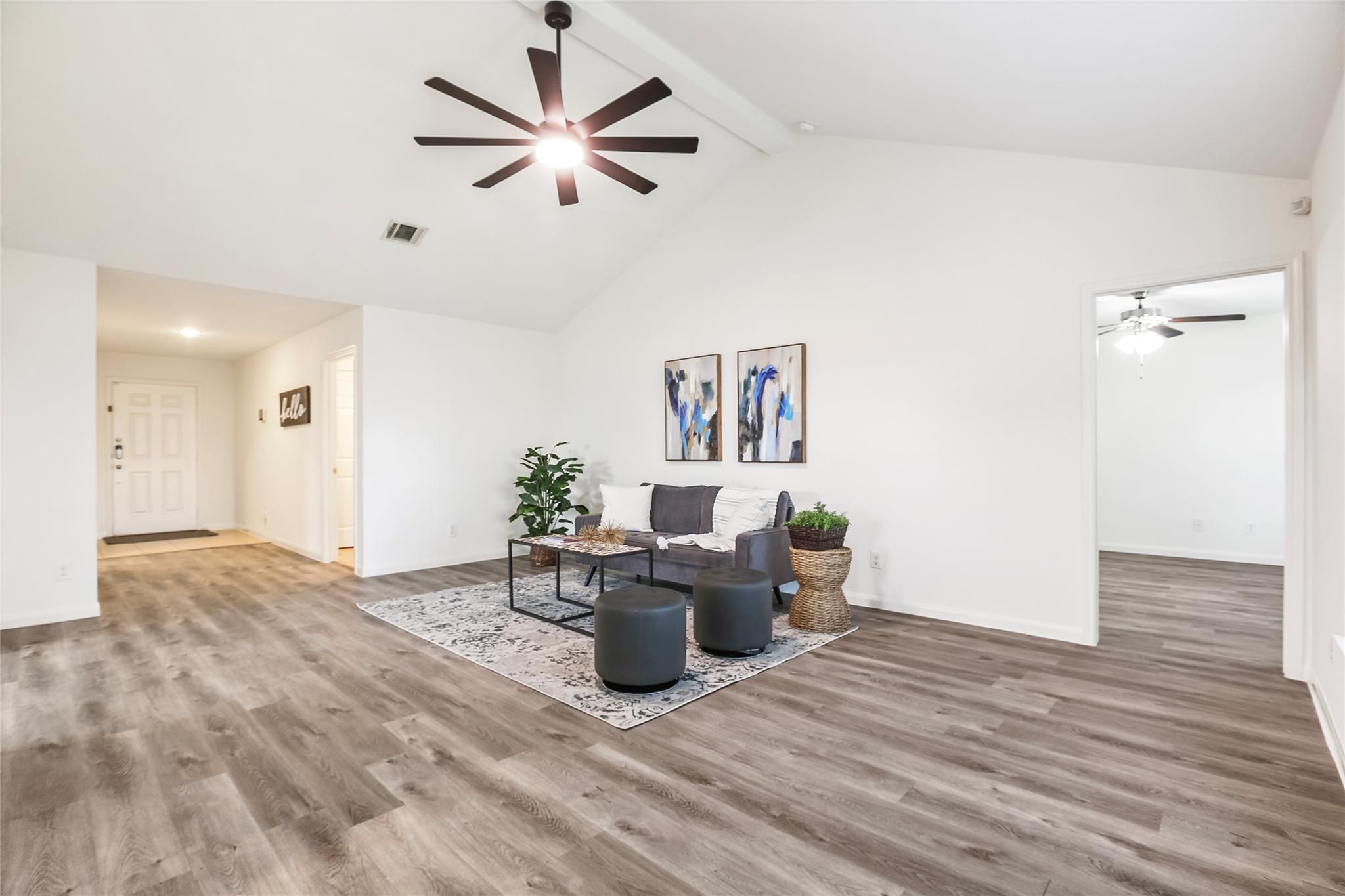 100 Robertson Ln, Jarrell, TX 76537