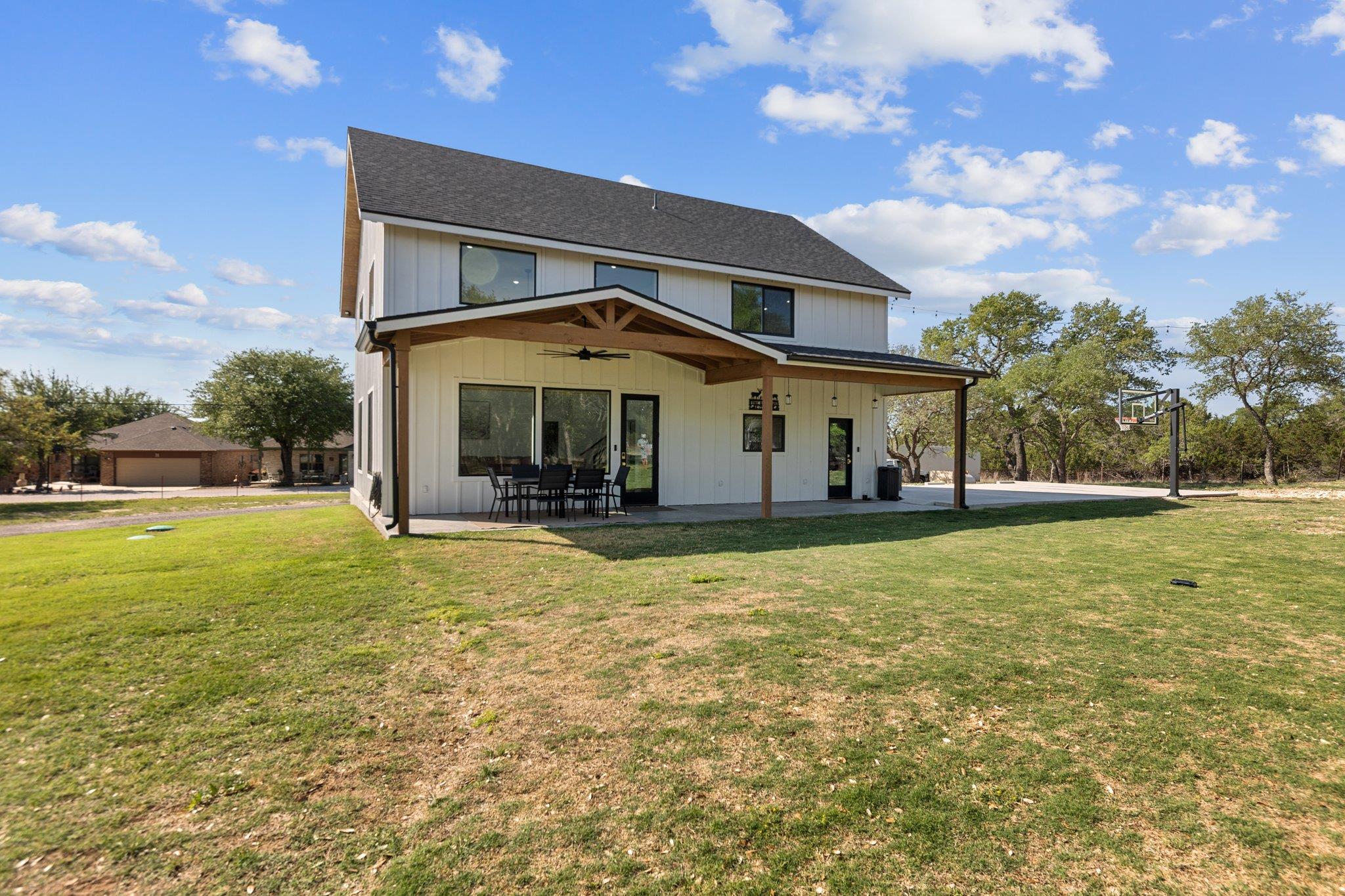1800 Diamond Ridge Dr, Lampasas, TX 76550