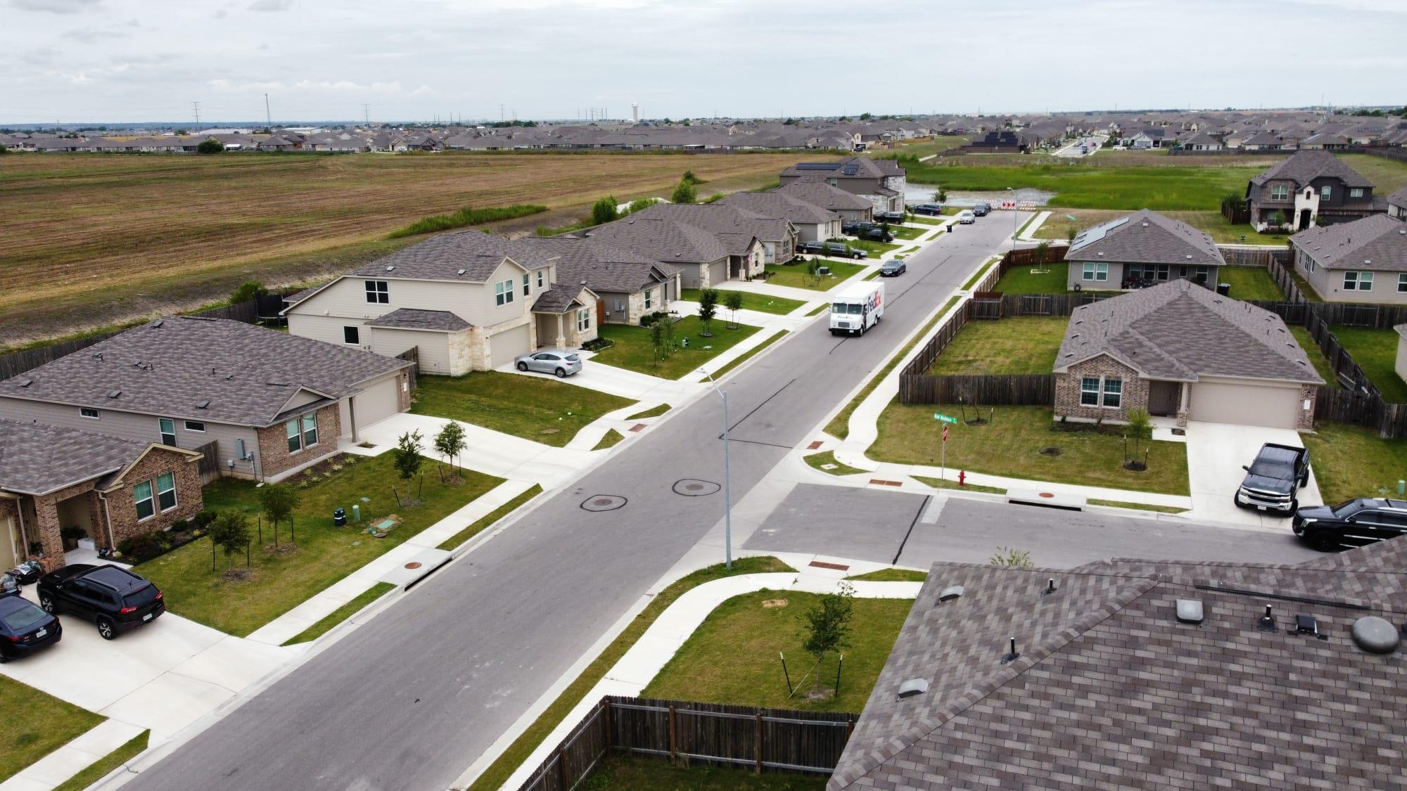 100 Red Buckeye St, Hutto, TX 78634