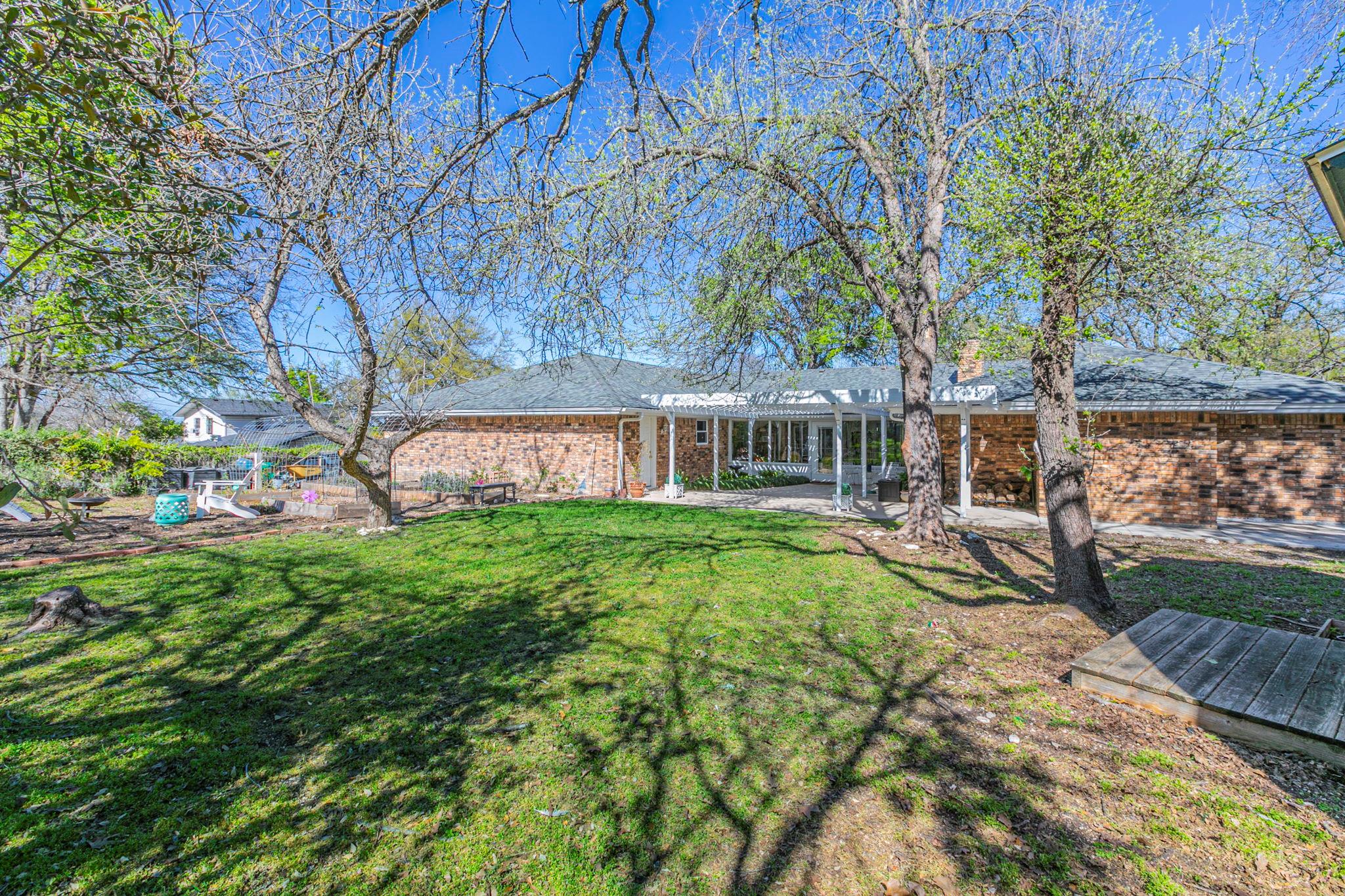 208 Highland Oaks Dr, Harker Heights, TX 76548