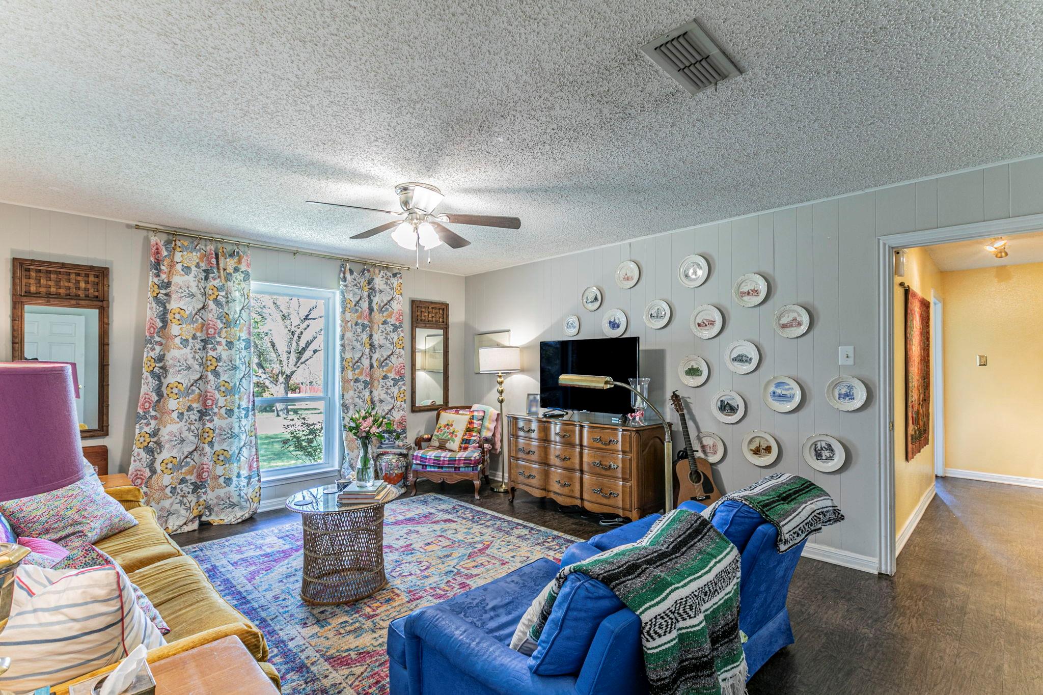 208 Highland Oaks Dr, Harker Heights, TX 76548