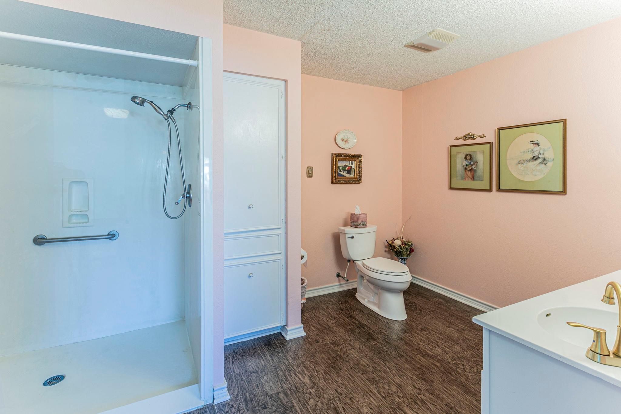 208 Highland Oaks Dr, Harker Heights, TX 76548