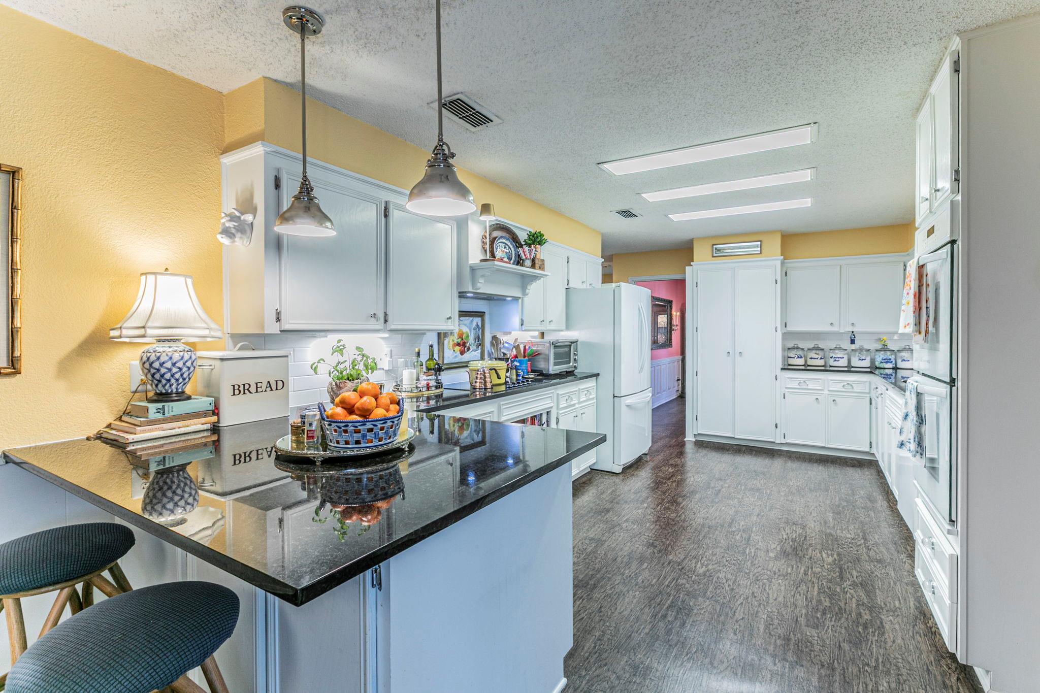 208 Highland Oaks Dr, Harker Heights, TX 76548