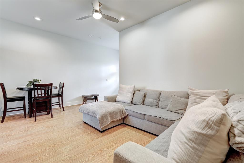 2400 Louis Henna Blvd # 305, Round Rock, TX 78664