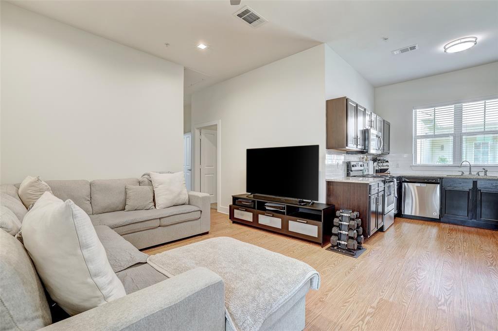 2400 Louis Henna Blvd # 305, Round Rock, TX 78664