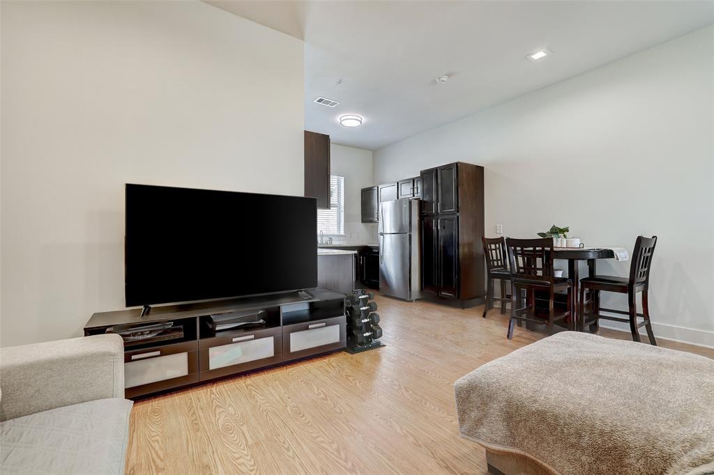 2400 Louis Henna Blvd # 305, Round Rock, TX 78664