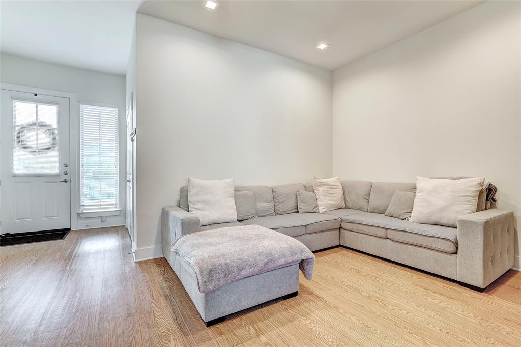 2400 Louis Henna Blvd # 305, Round Rock, TX 78664