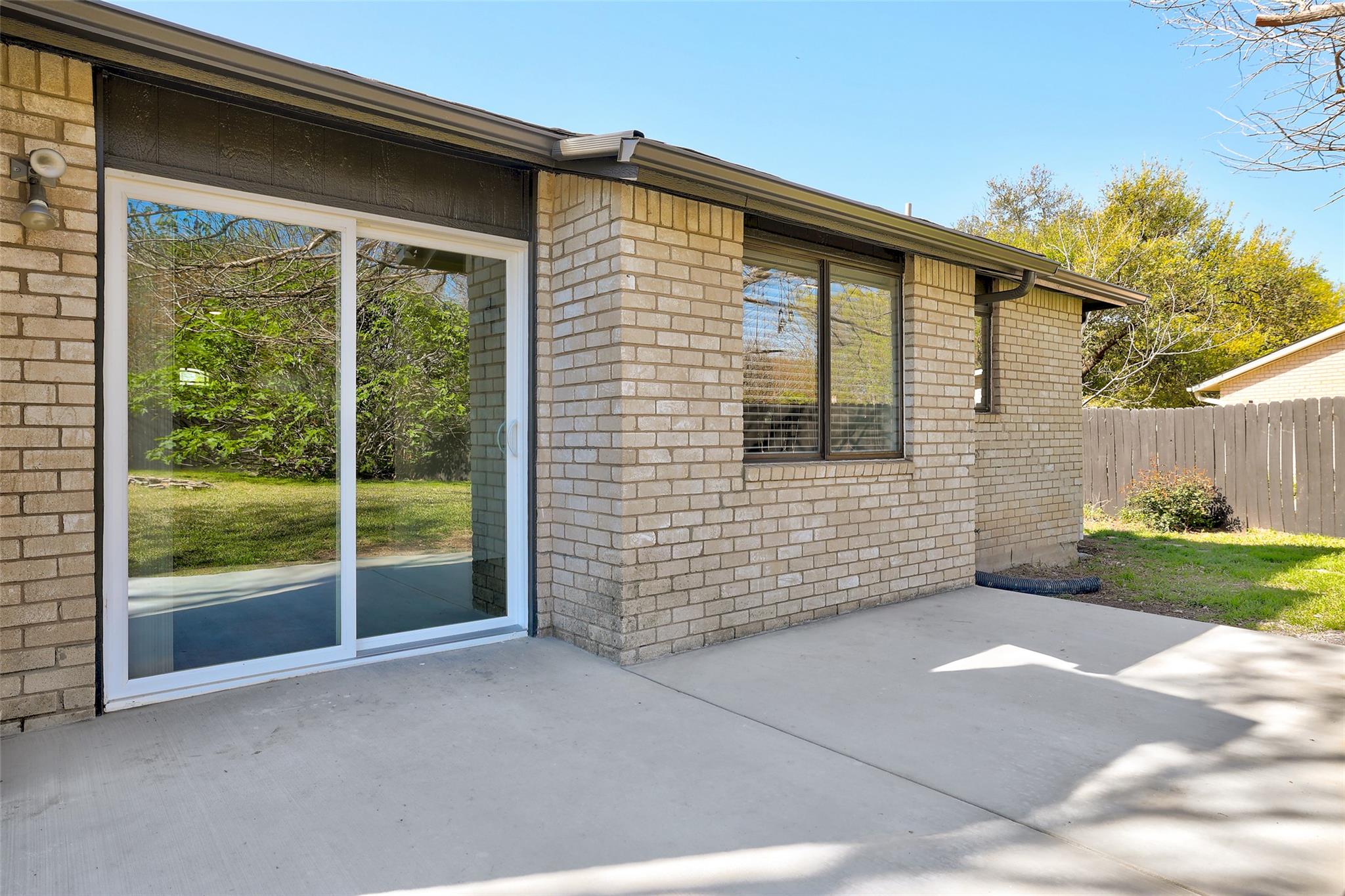 1403 Greenfield Dr, Round Rock, TX 78664