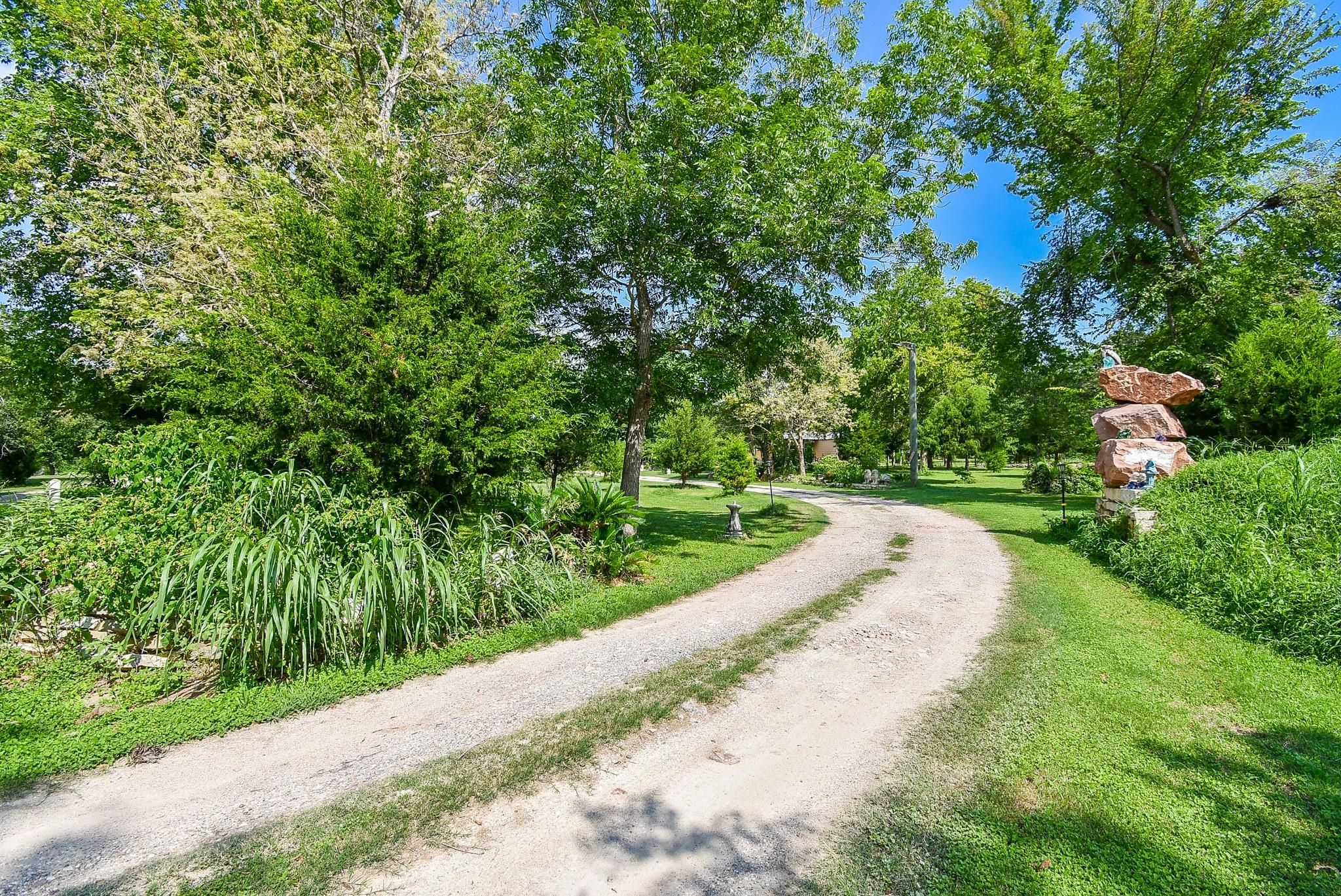 39551 Donigan Rd, Brookshire, TX 77423