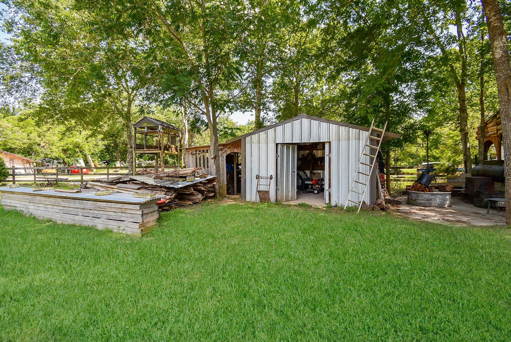 39551 Donigan Rd, Brookshire, TX 77423
