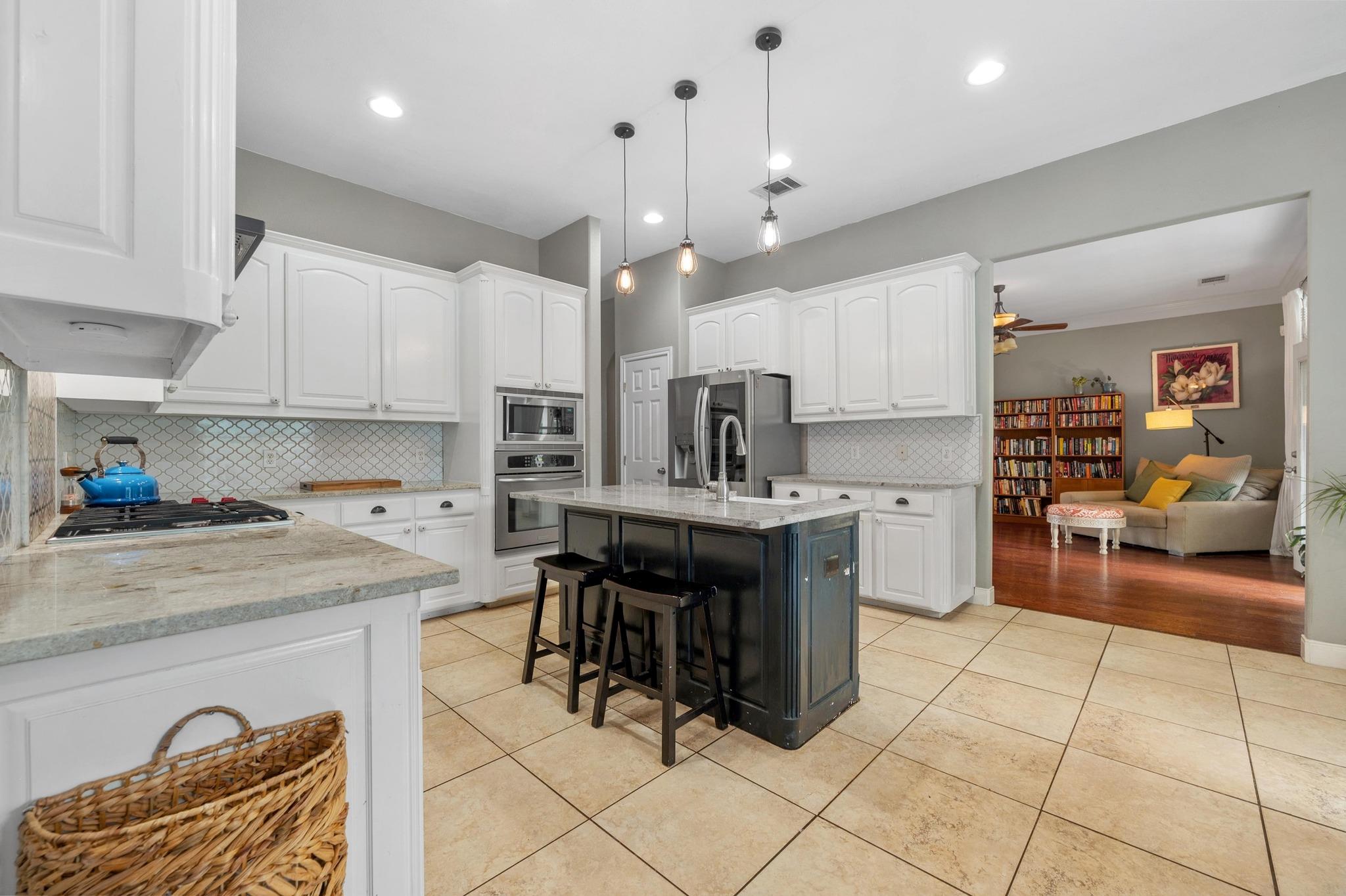 4013 Harvey Penick Dr, Round Rock, TX 78664