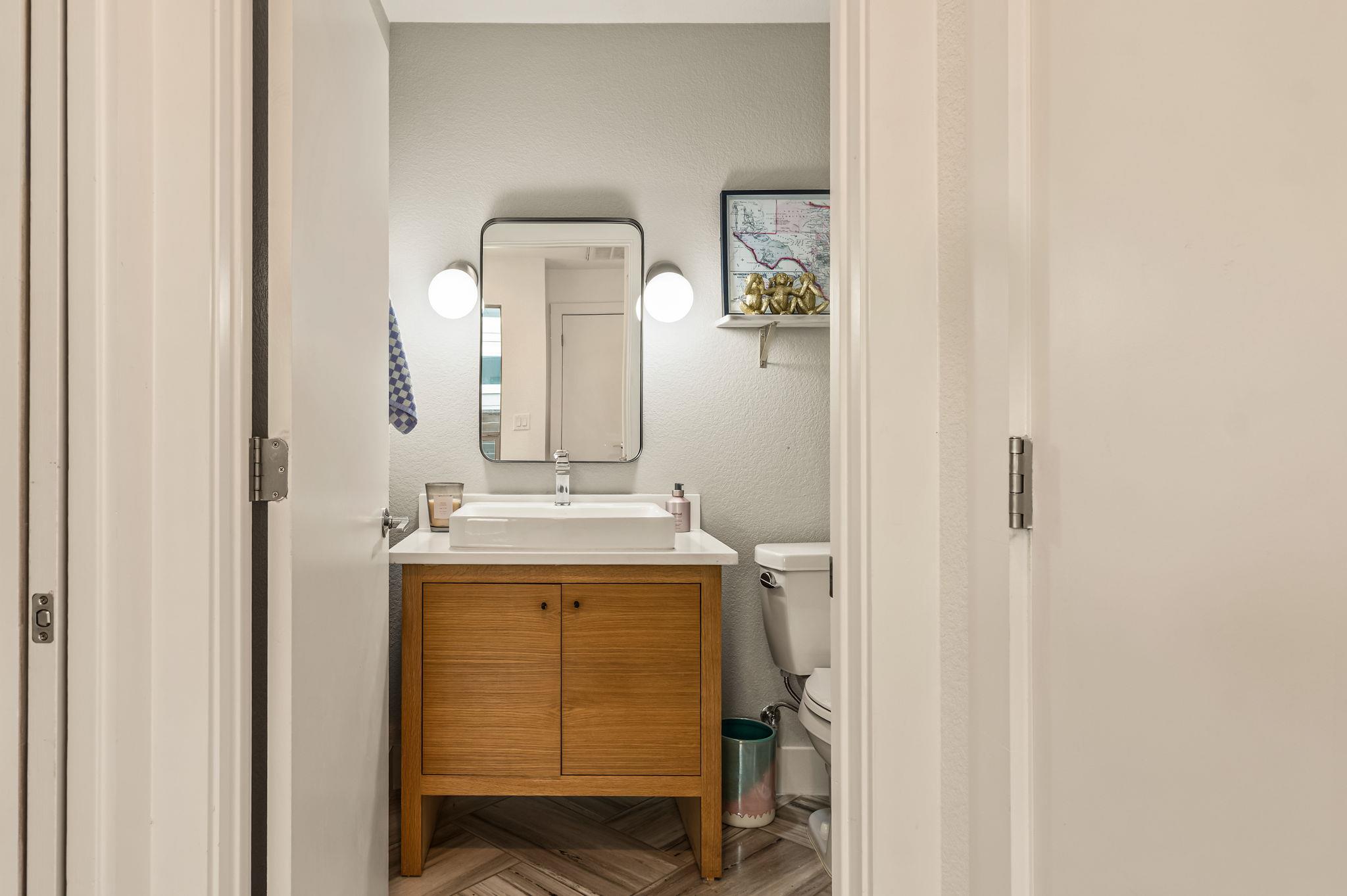 1124 Linden St # B, Austin, TX 78702