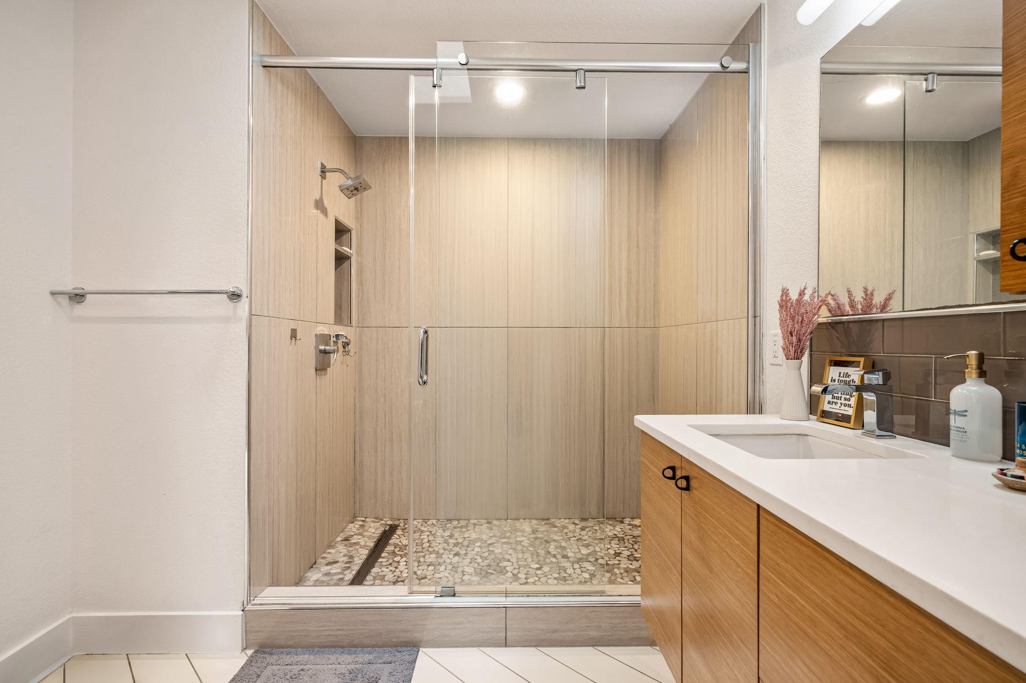 1124 Linden St # B, Austin, TX 78702