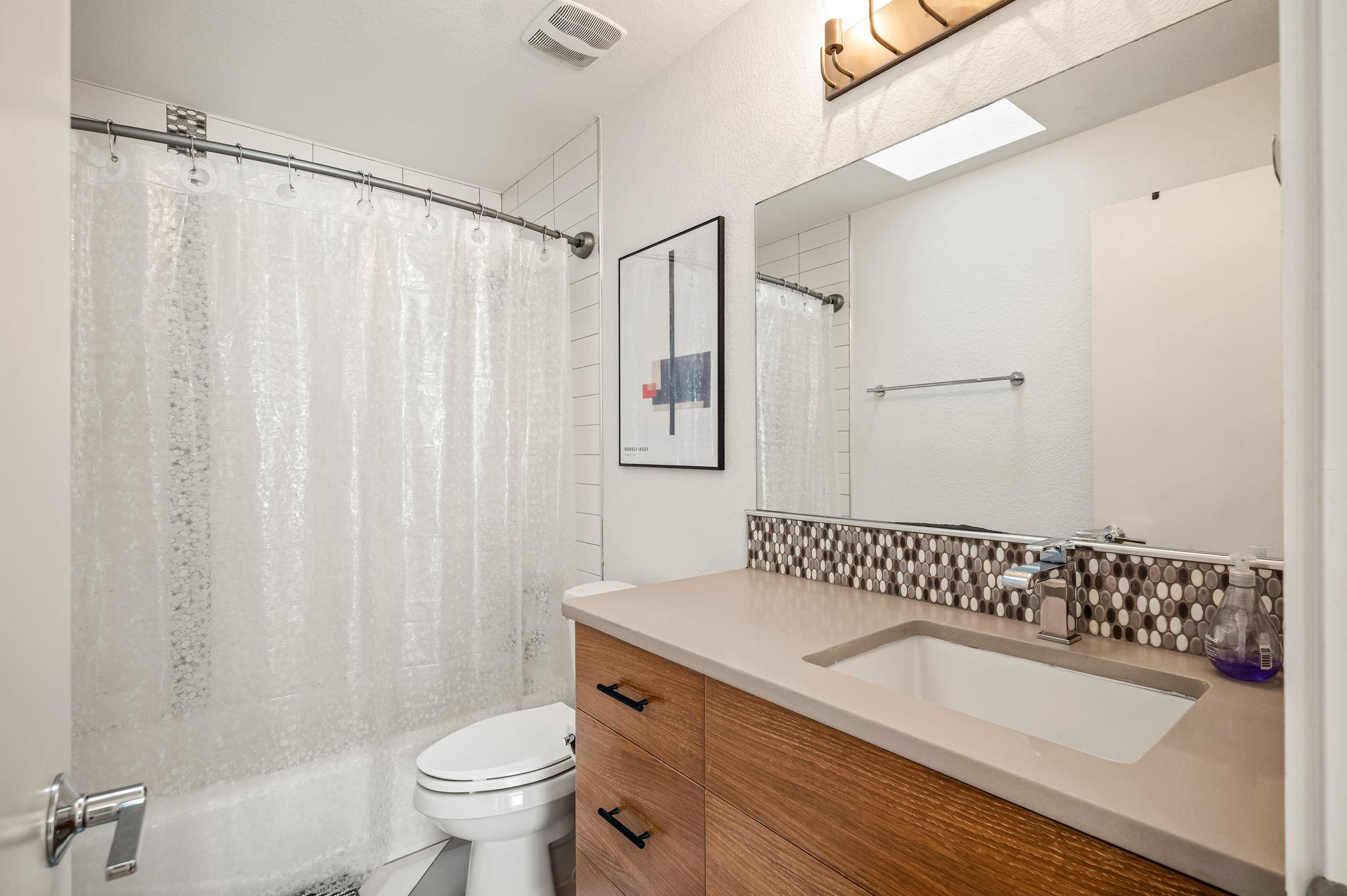 1124 Linden St # B, Austin, TX 78702