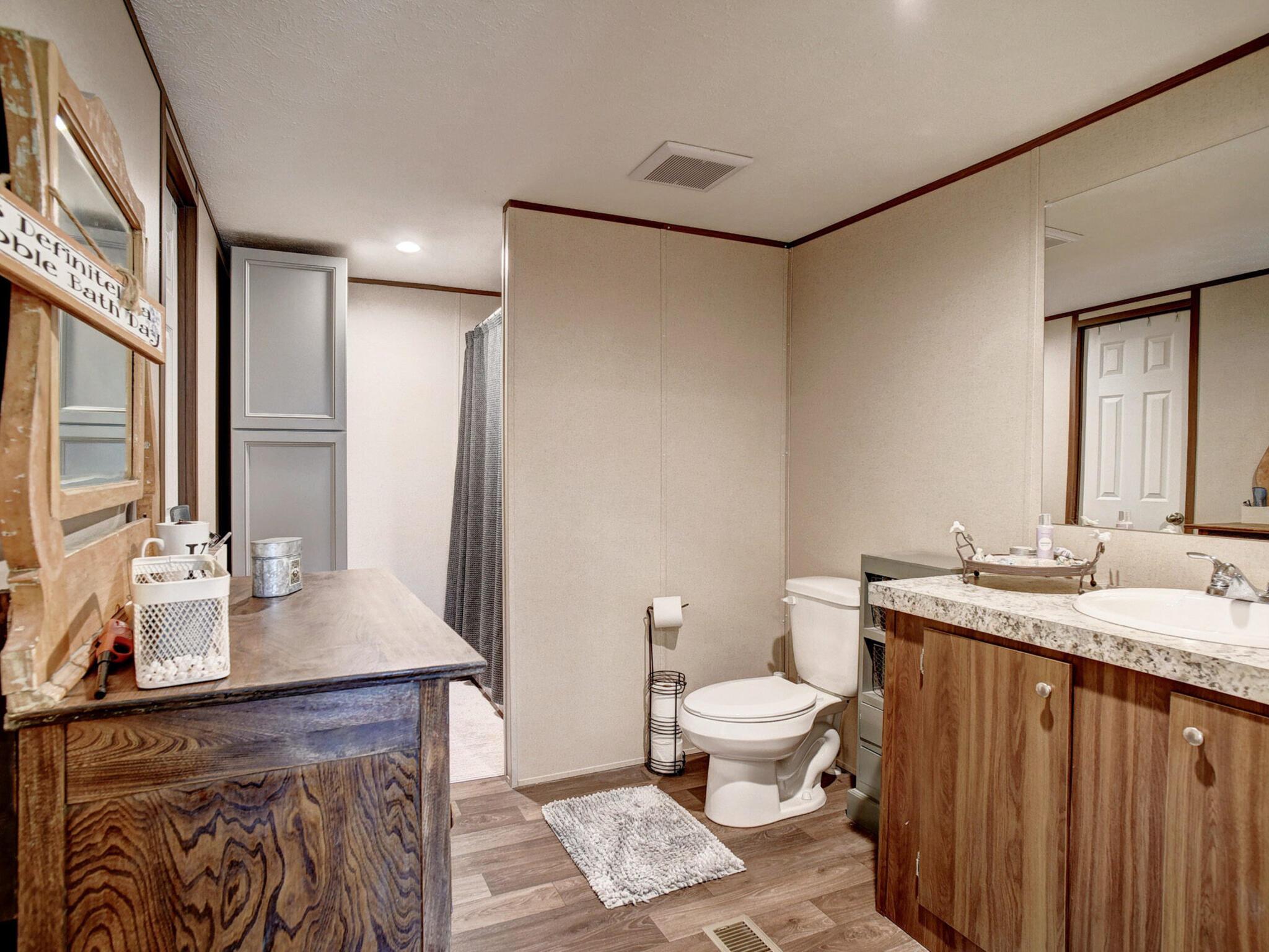 235 Pinehill Dr, Bastrop, TX 78602