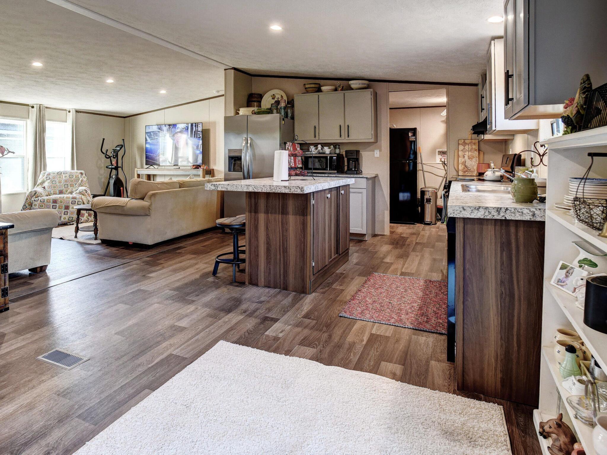 235 Pinehill Dr, Bastrop, TX 78602