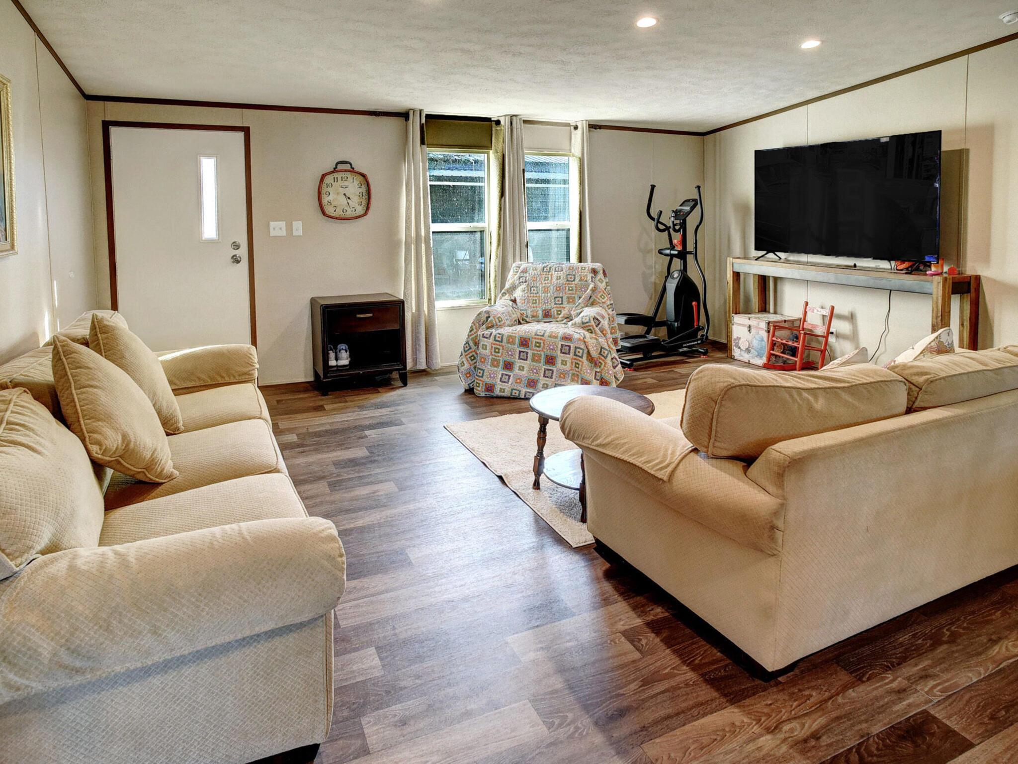 235 Pinehill Dr, Bastrop, TX 78602