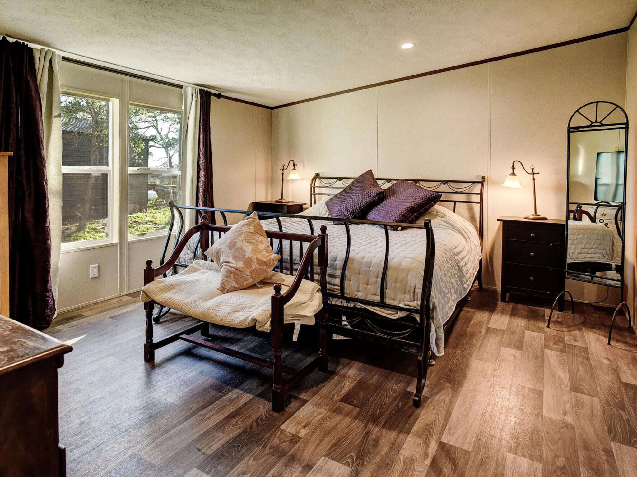 235 Pinehill Dr, Bastrop, TX 78602