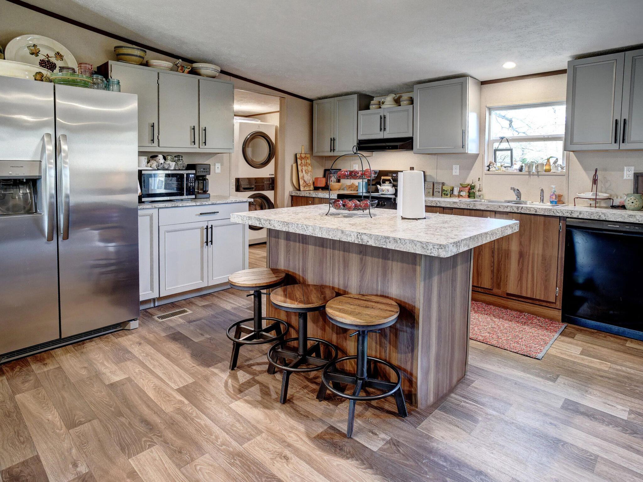 235 Pinehill Dr, Bastrop, TX 78602