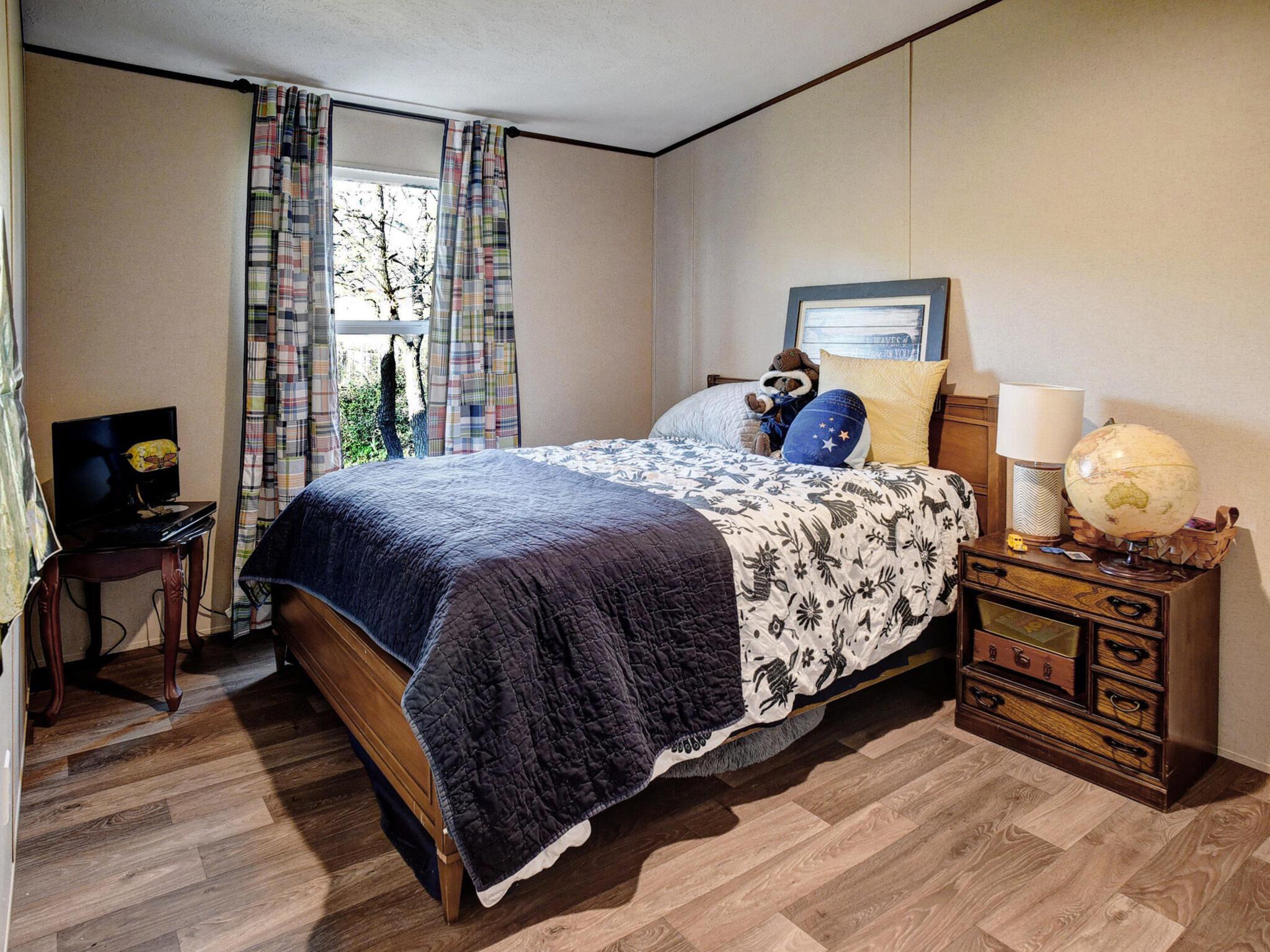 235 Pinehill Dr, Bastrop, TX 78602