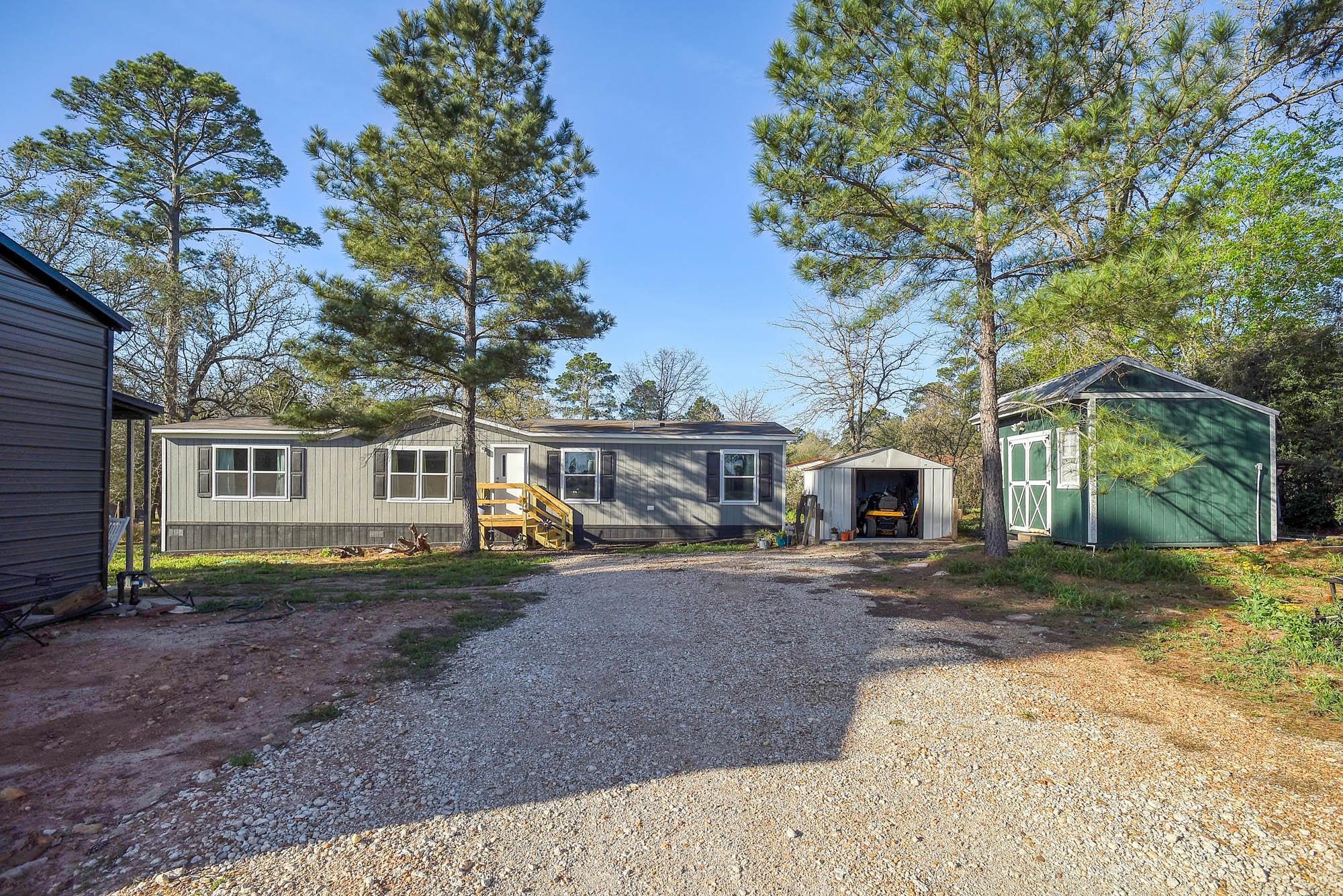 235 Pinehill Dr, Bastrop, TX 78602
