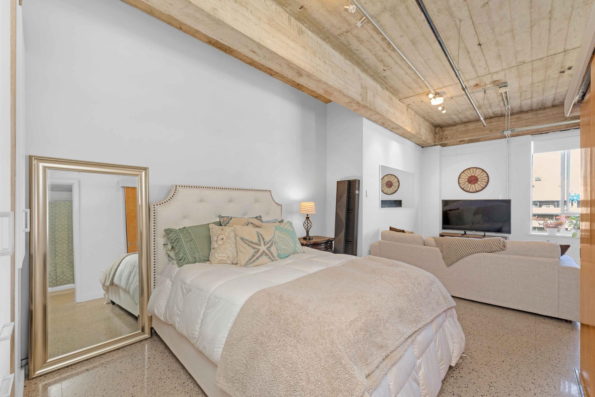 710 Colorado St # 8C, Austin, TX 78701