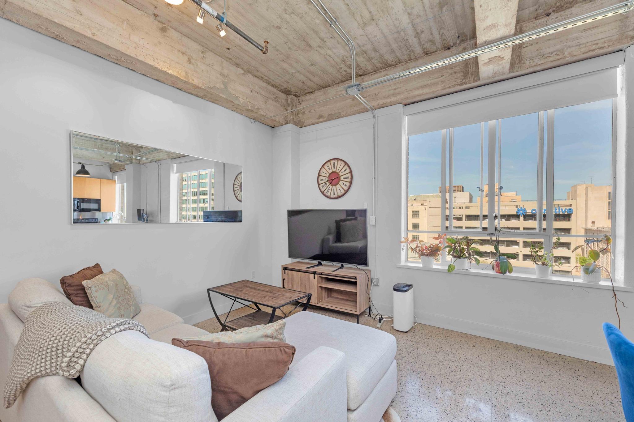 710 Colorado St # 8C, Austin, TX 78701