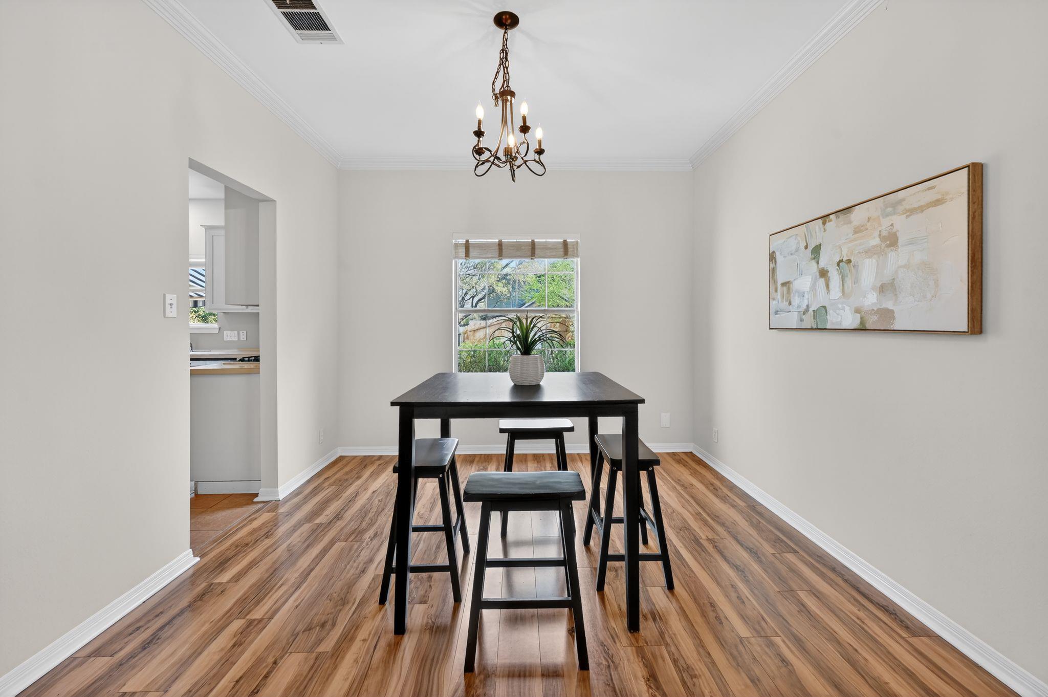 1124 Oaklands Dr, Round Rock, TX 78681