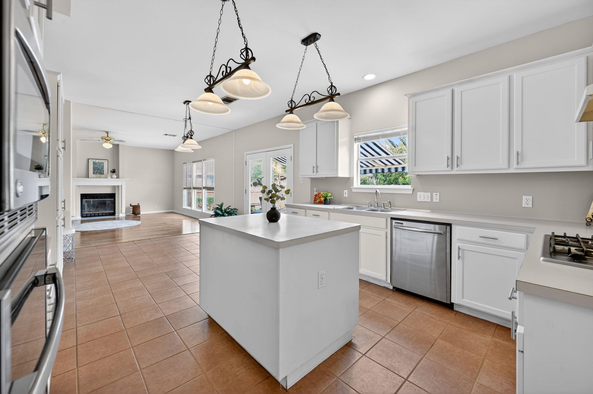 1124 Oaklands Dr, Round Rock, TX 78681