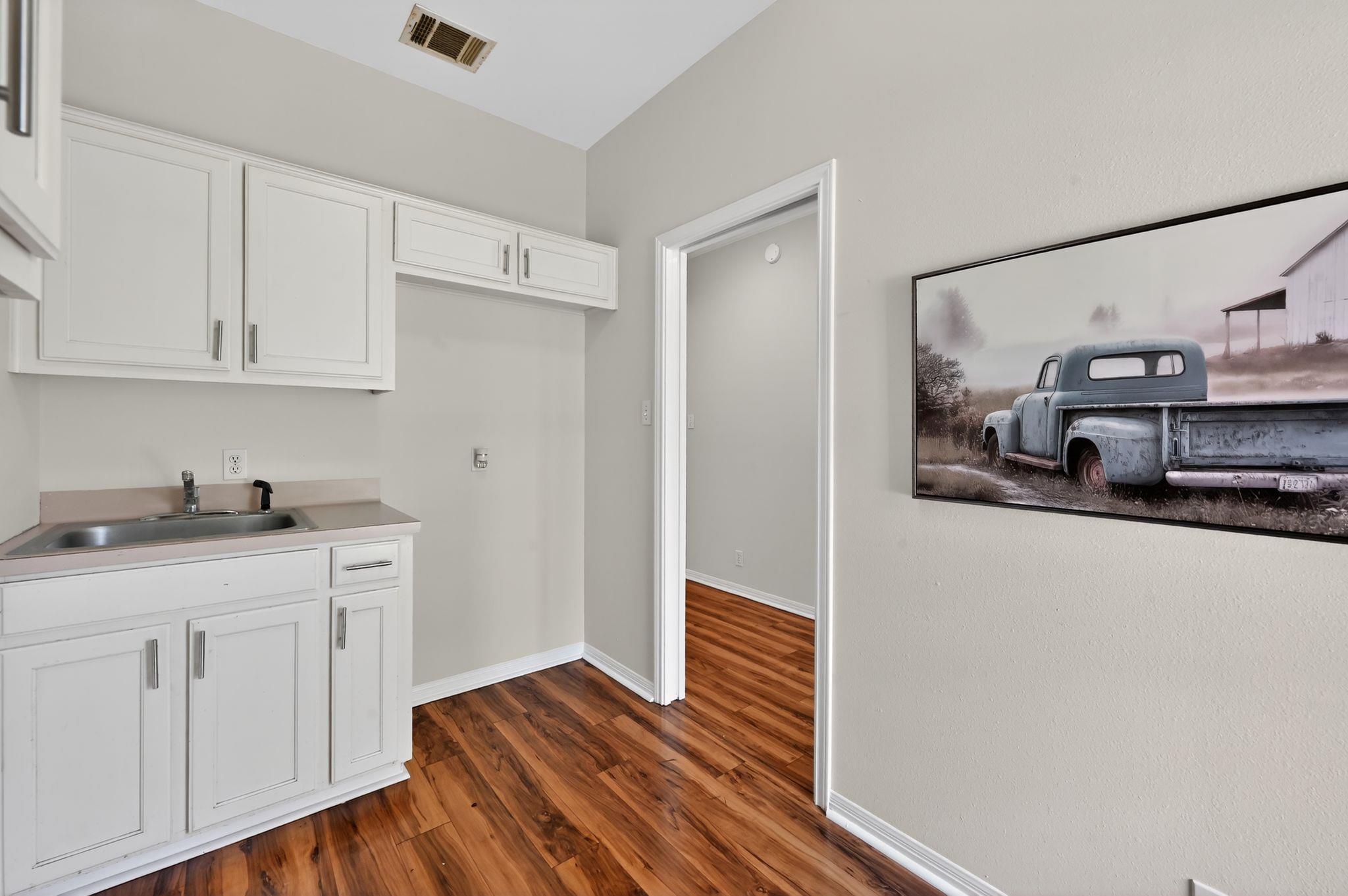 1124 Oaklands Dr, Round Rock, TX 78681