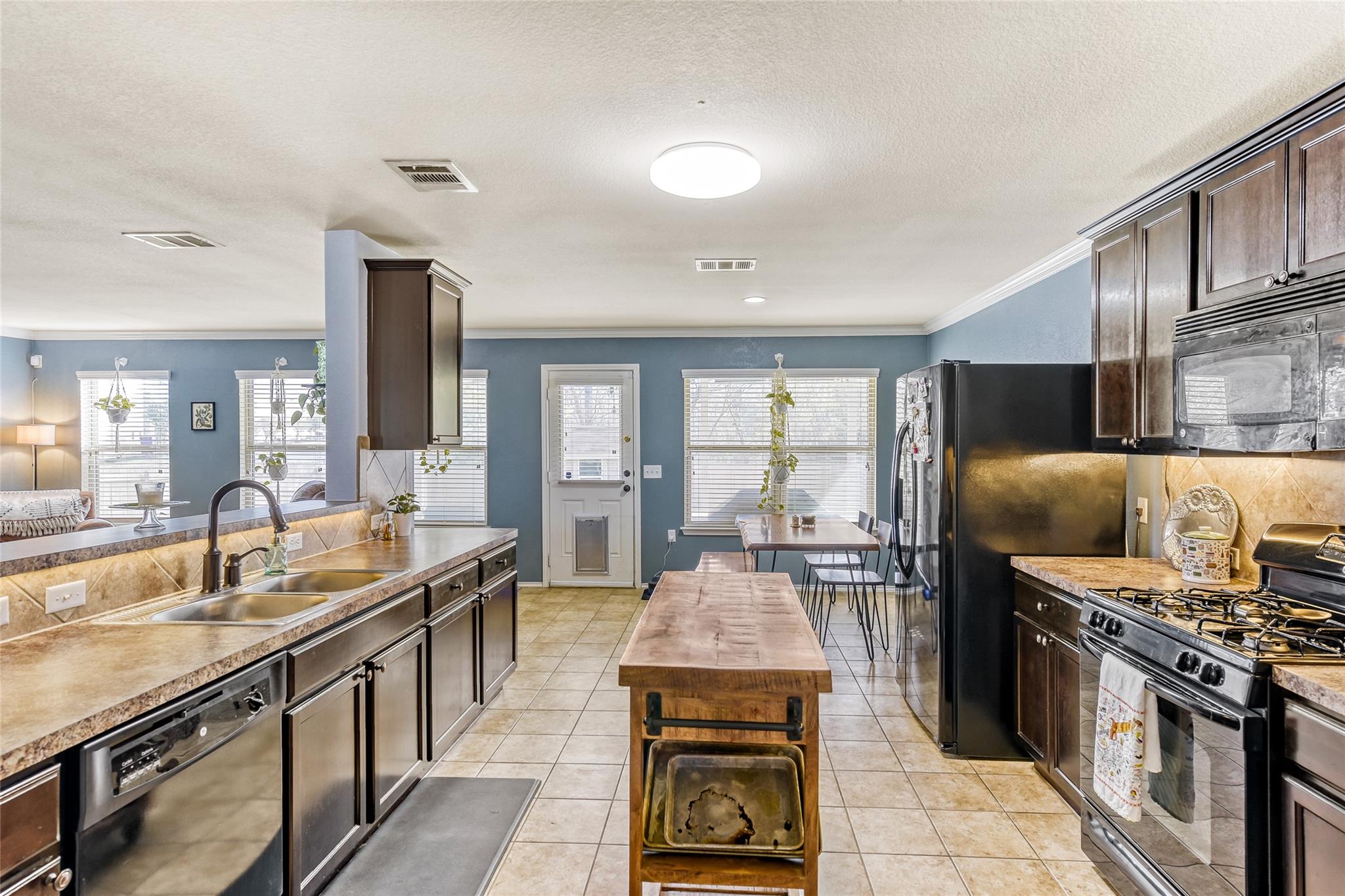 7233 Crestone Rd, Austin, TX 78744