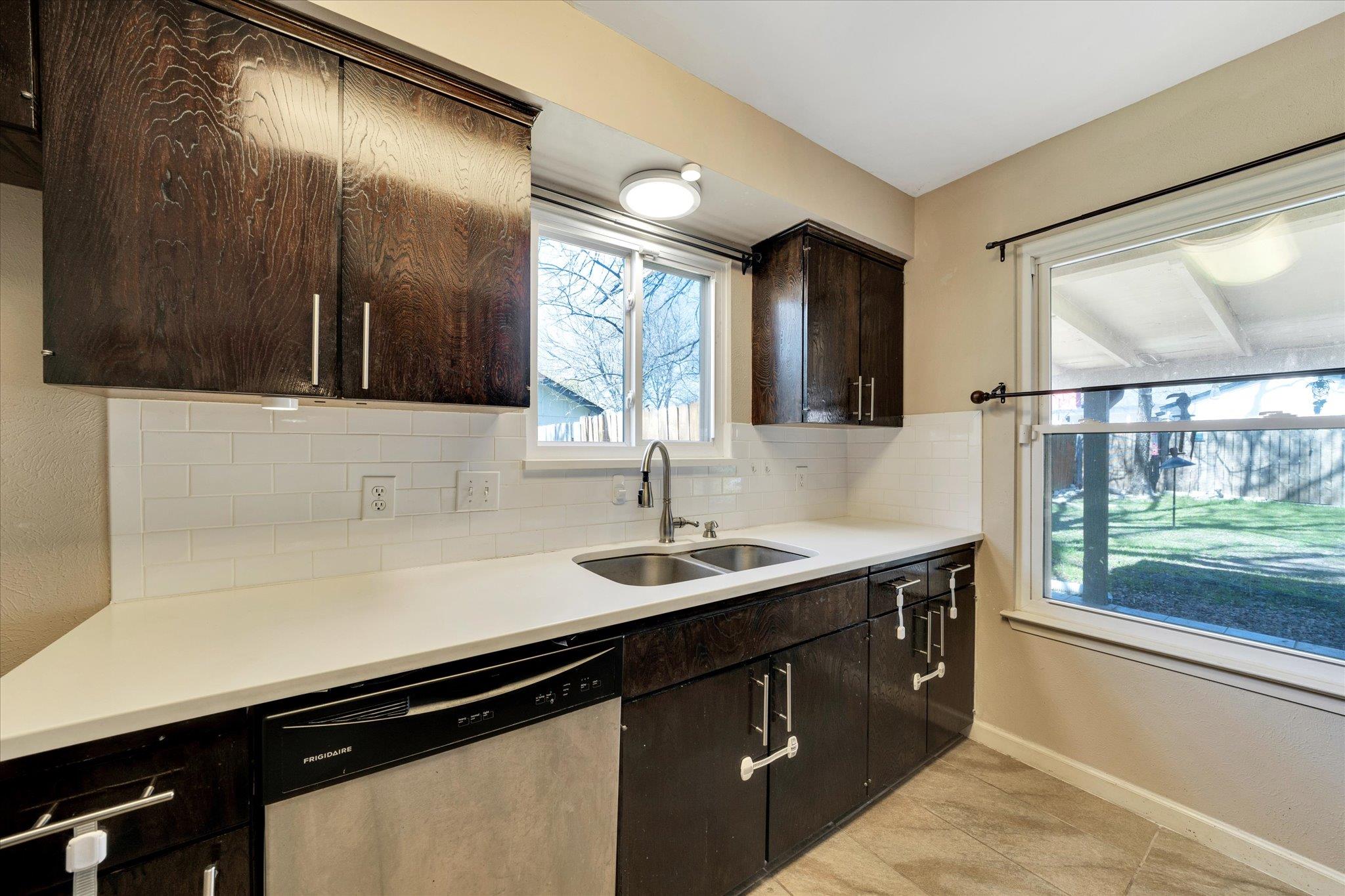 1467 S Meadows Dr, Austin, TX 78758