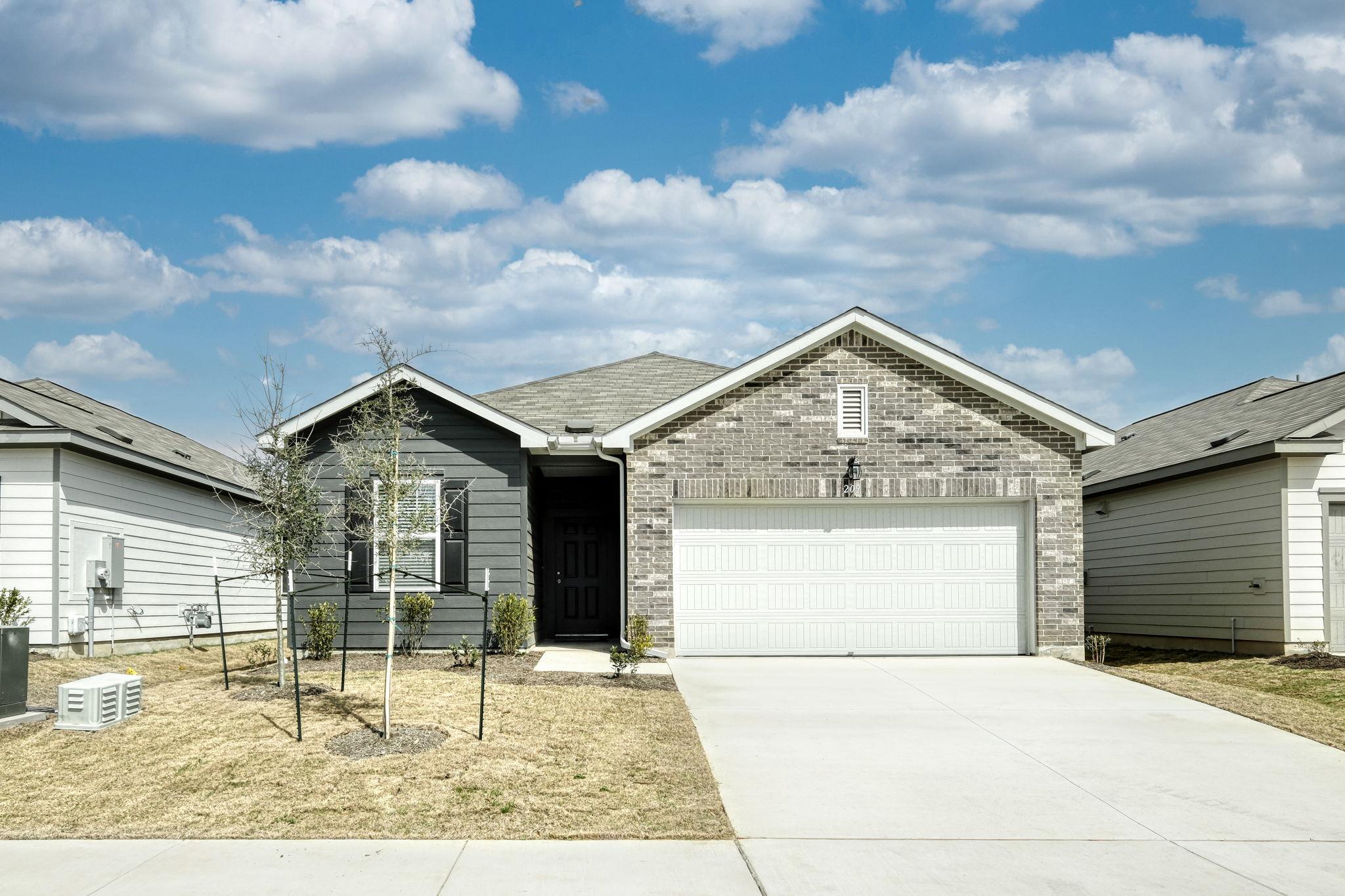 209 Stonebrook DR Dr, Hutto, TX 78634