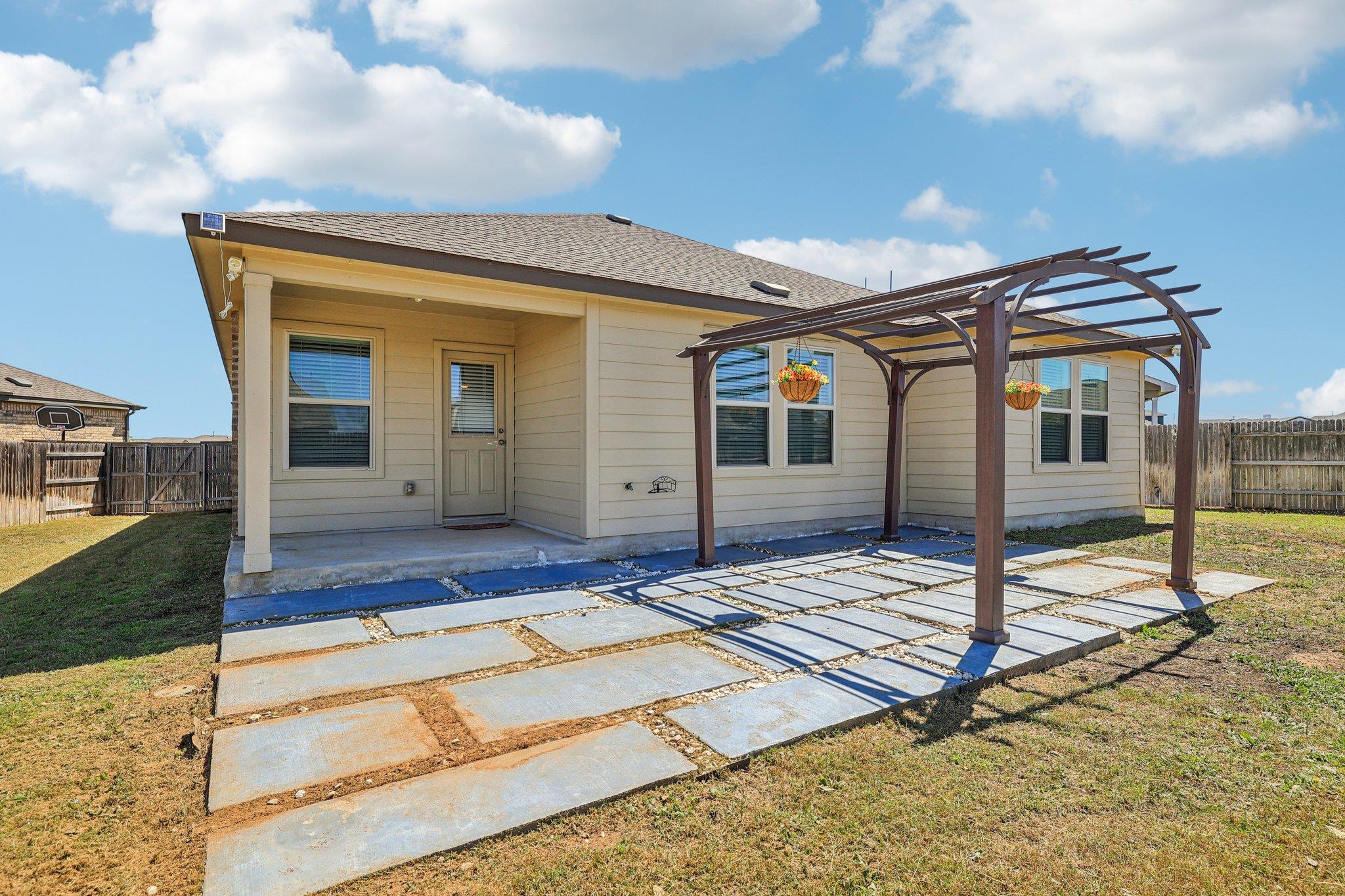 138 George Kimble Cv, Bastrop, TX 78602