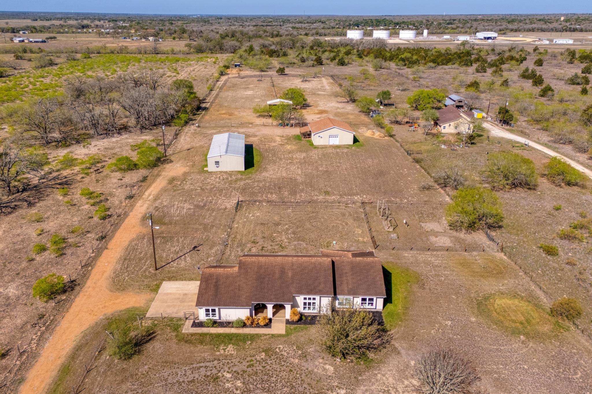 154 Three Oaks Ln, Bastrop, TX 78602