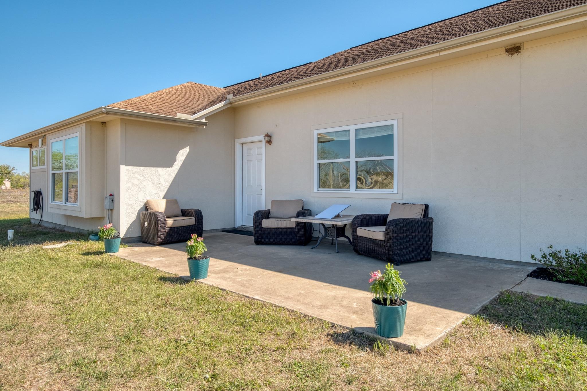 154 Three Oaks Ln, Bastrop, TX 78602