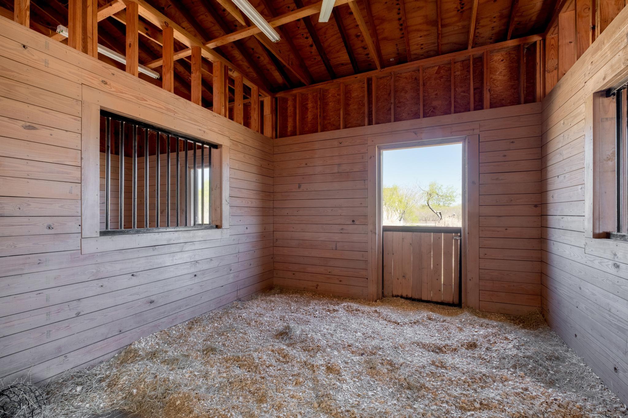 154 Three Oaks Ln, Bastrop, TX 78602